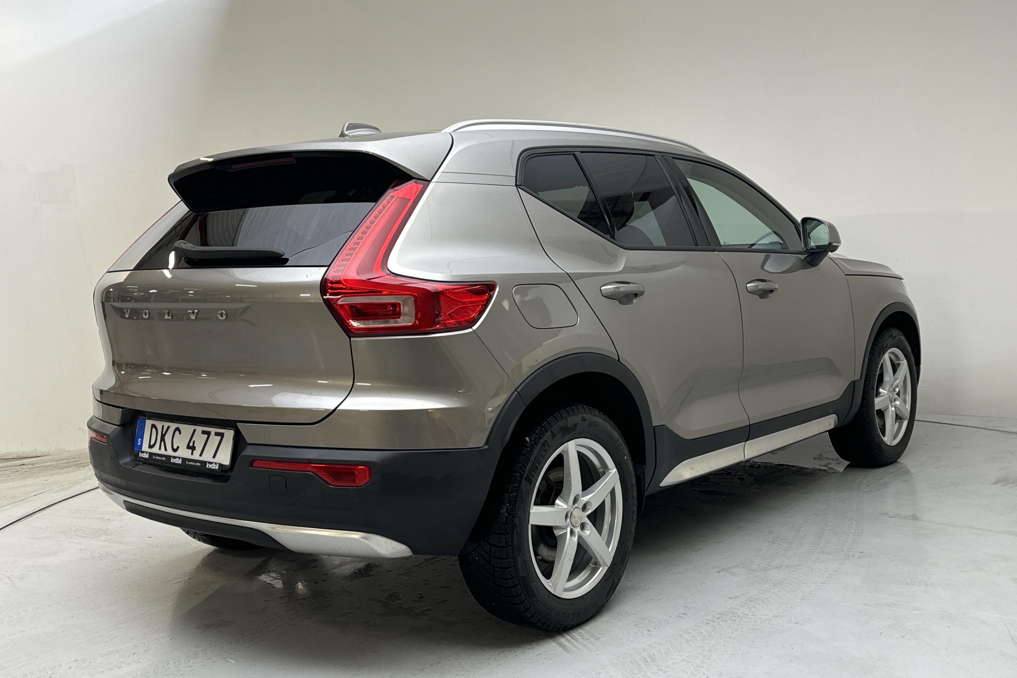 Volvo XC40 B4 AWD (197hk) - 3 235 mil - Automat - grå - 2022