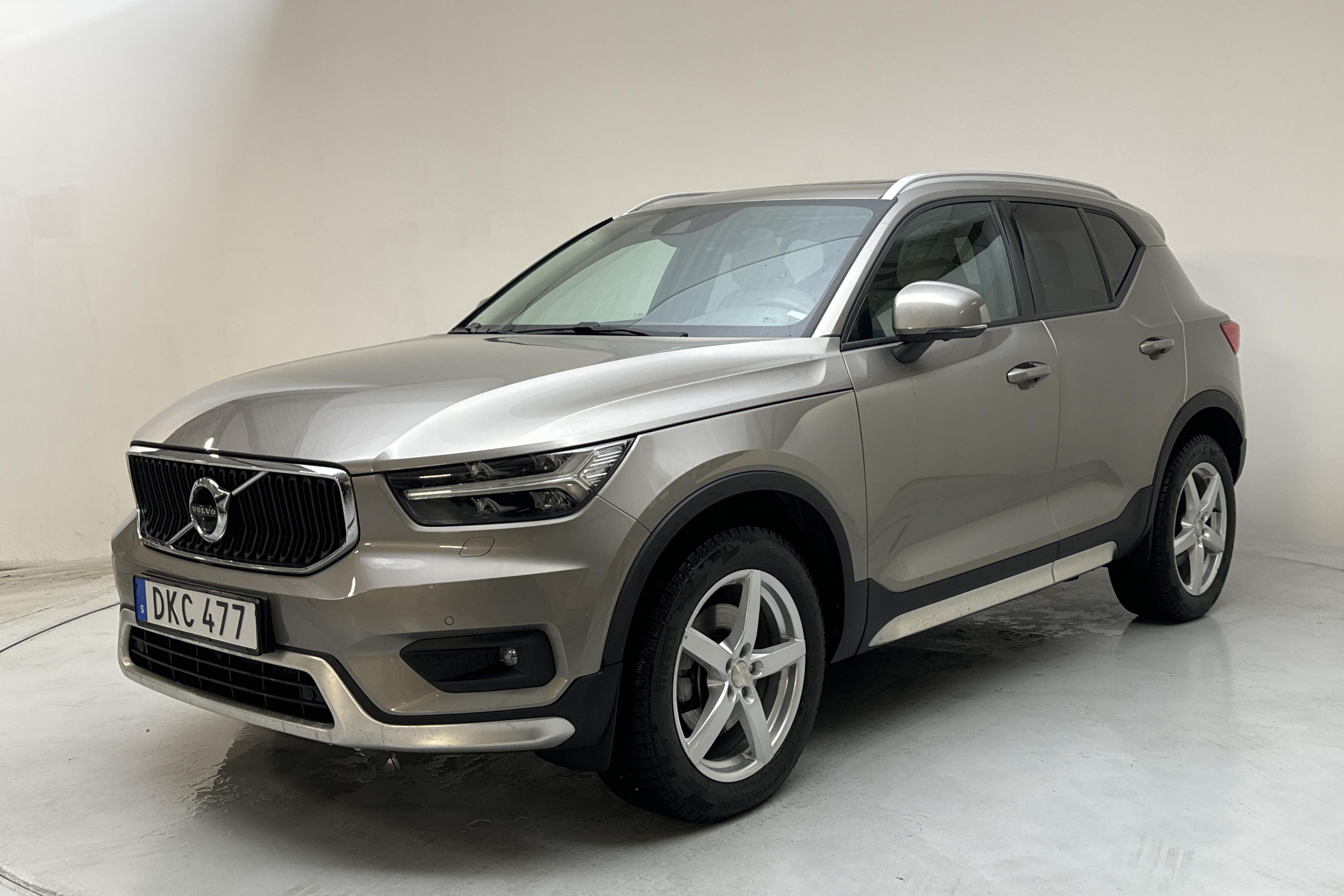 Volvo XC40 B4 AWD (197hk) - 3 235 mil - Automat - grå - 2022