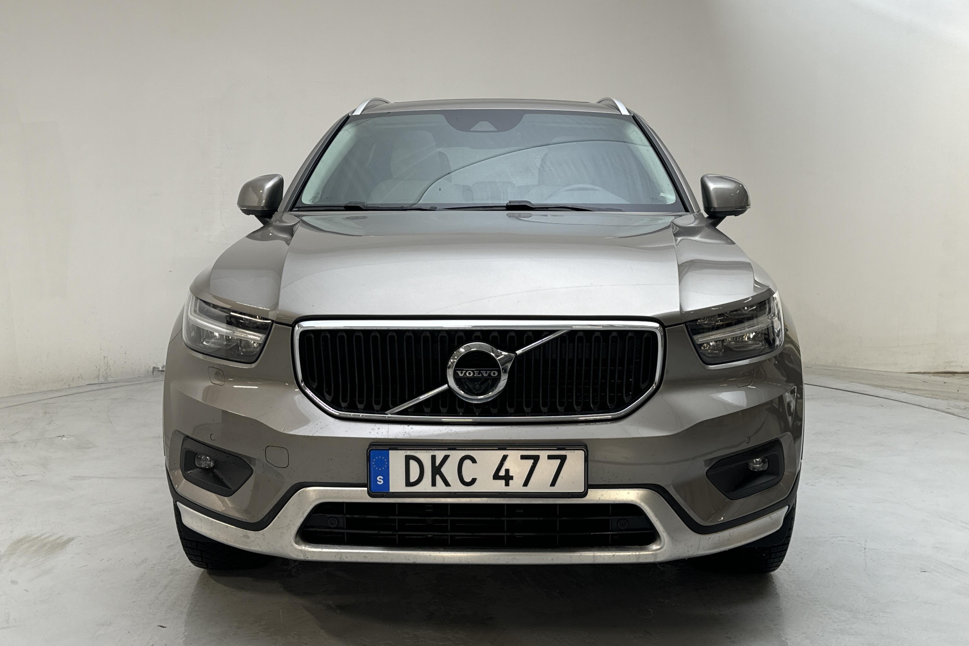 Volvo XC40 B4 AWD (197hk) - 3 235 mil - Automat - grå - 2022