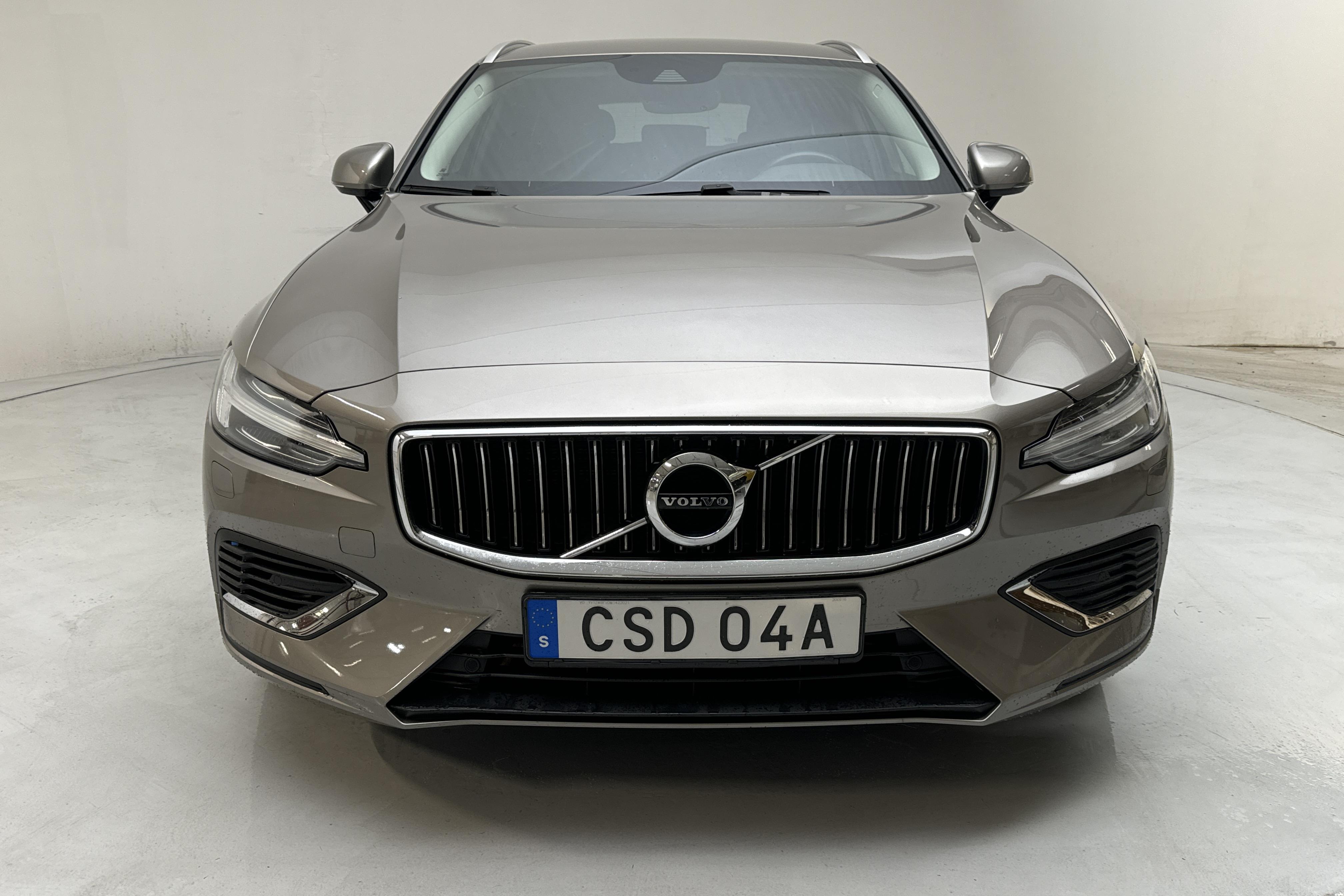 Volvo V60 T6 AWD Twin Engine (340hk) - 85 210 km - Automaatne - hall - 2021