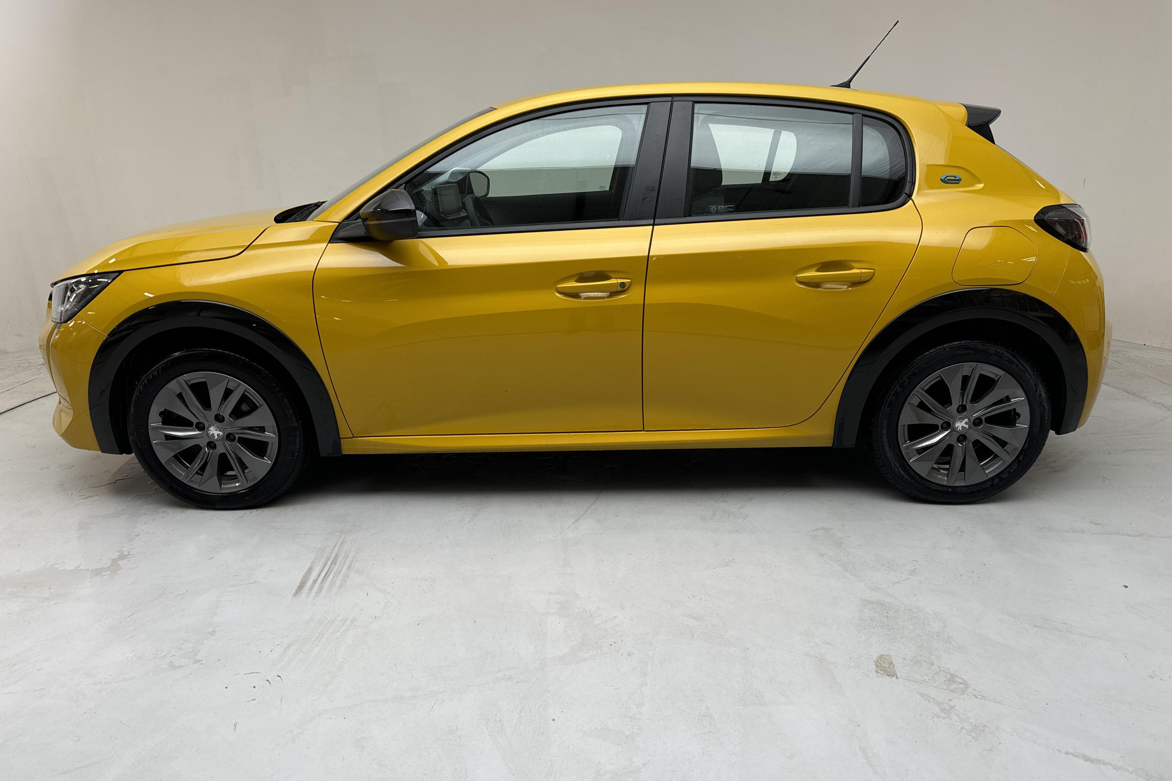 Peugeot e-208 50 kWh 5dr (136hk) - 29 350 km - Automatic - yellow - 2022