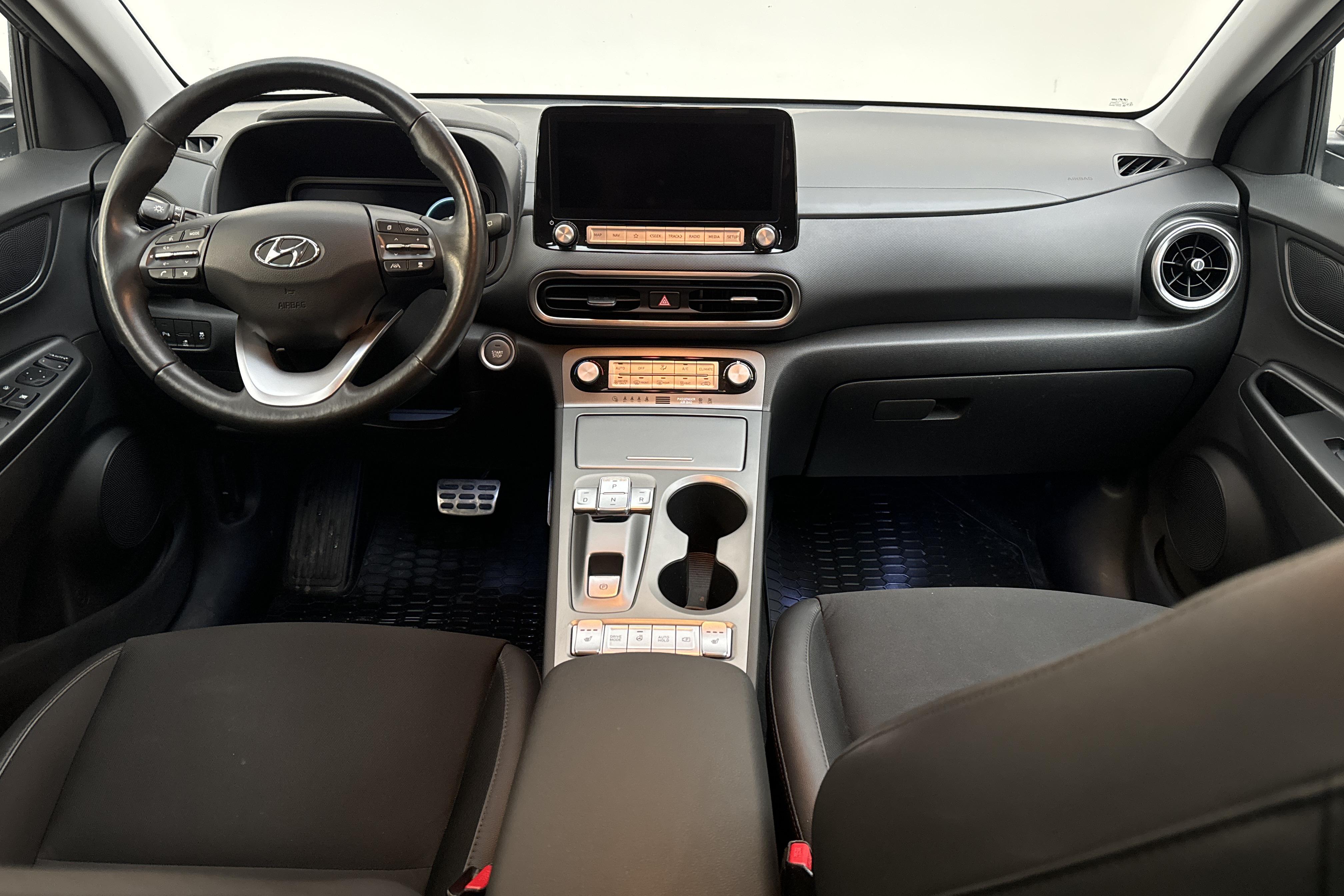 Hyundai Kona Electric 64kWh (204hk) - 4 602 mil - Automat - grå - 2022