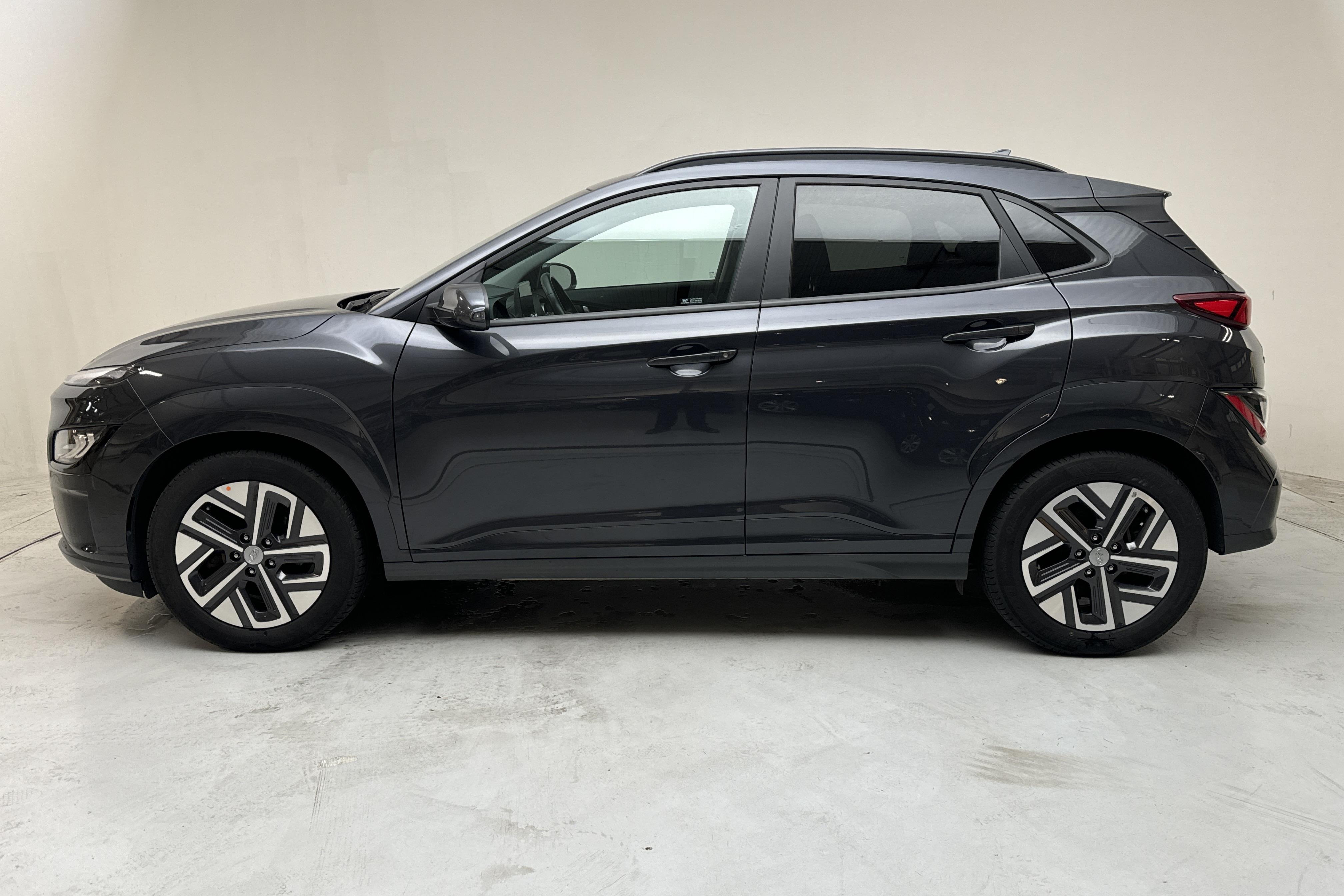 Hyundai Kona Electric 64kWh (204hk) - 4 602 mil - Automat - grå - 2022