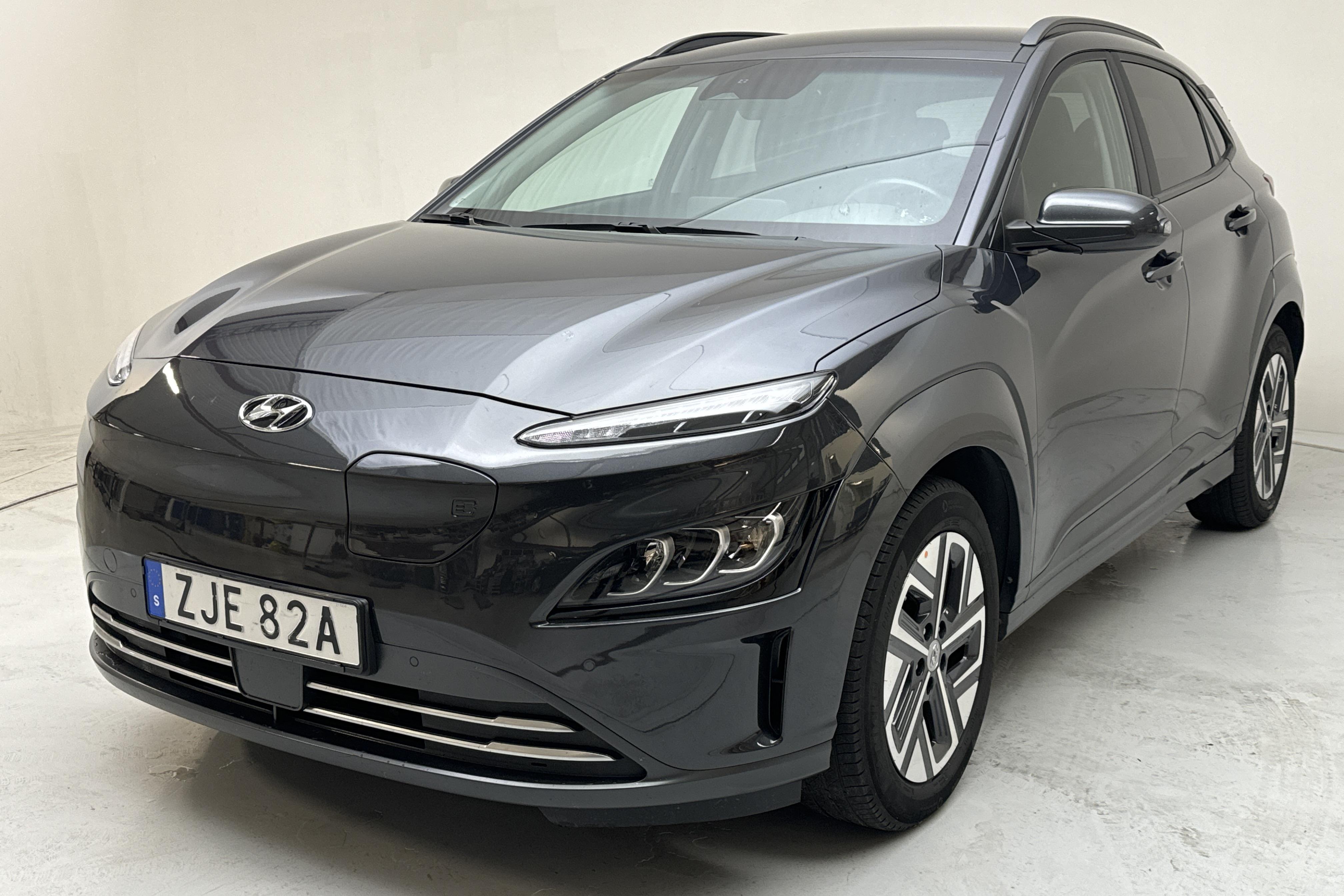 Hyundai Kona Electric 64kWh (204hk) - 4 602 mil - Automat - grå - 2022