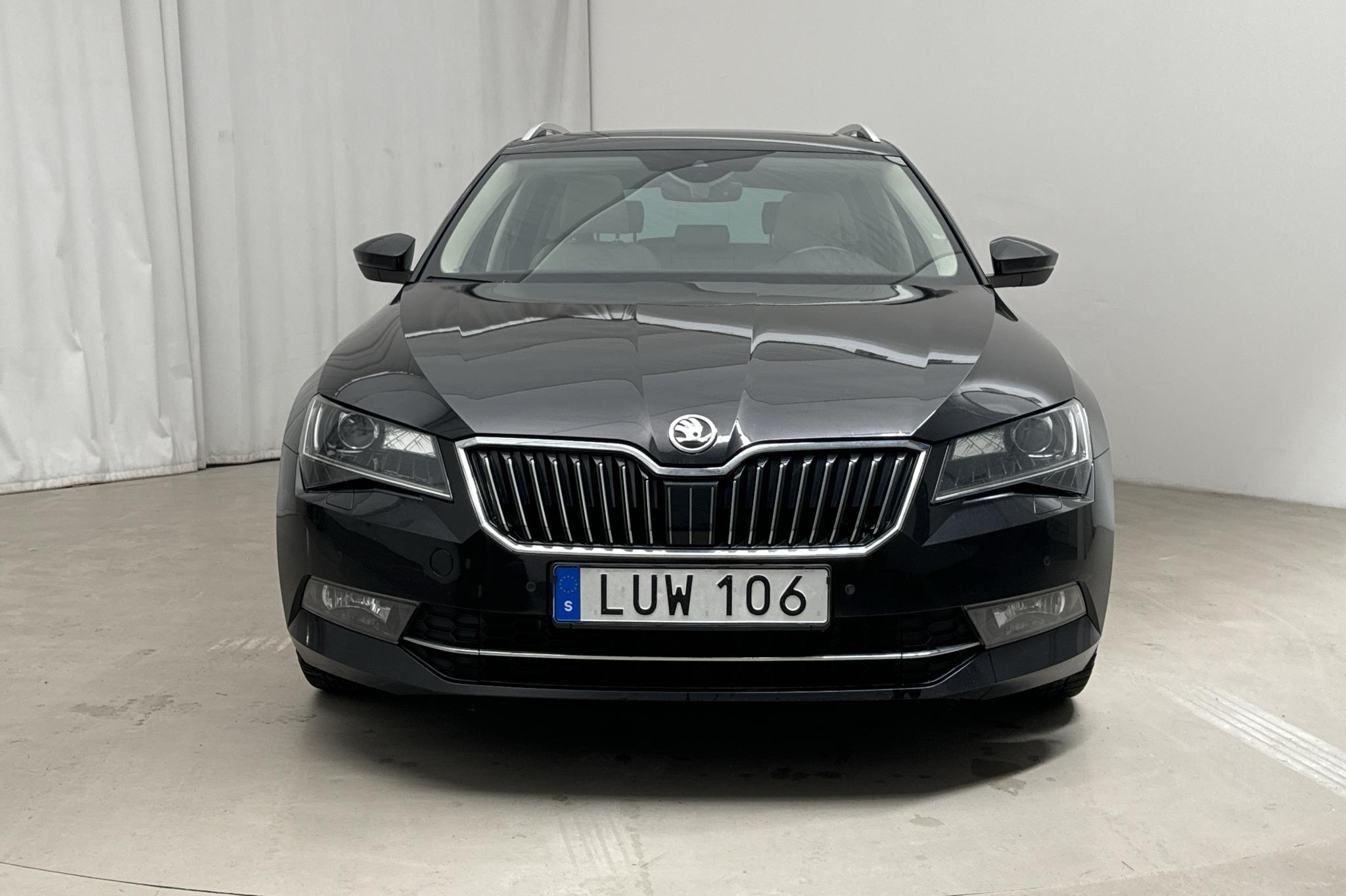 Skoda Superb 2.0 TDI 4x4 Kombi (190hk) - 11 002 mil - Automat - svart - 2018