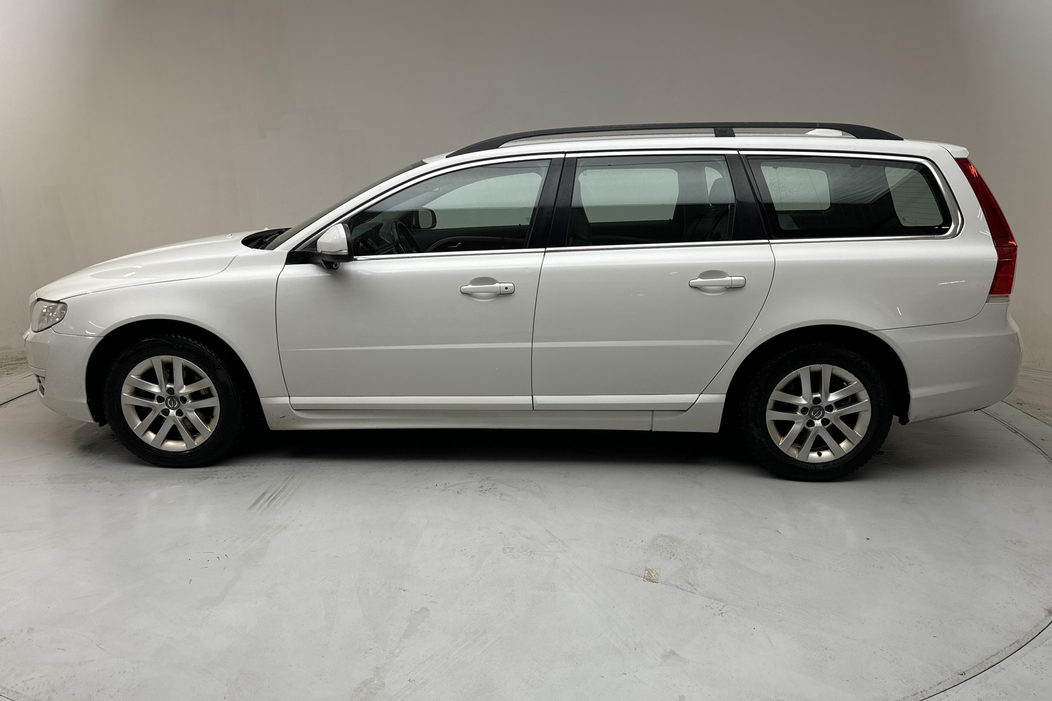 Volvo V70 II D4 (181hk) - 24 630 mil - Automat - vit - 2015