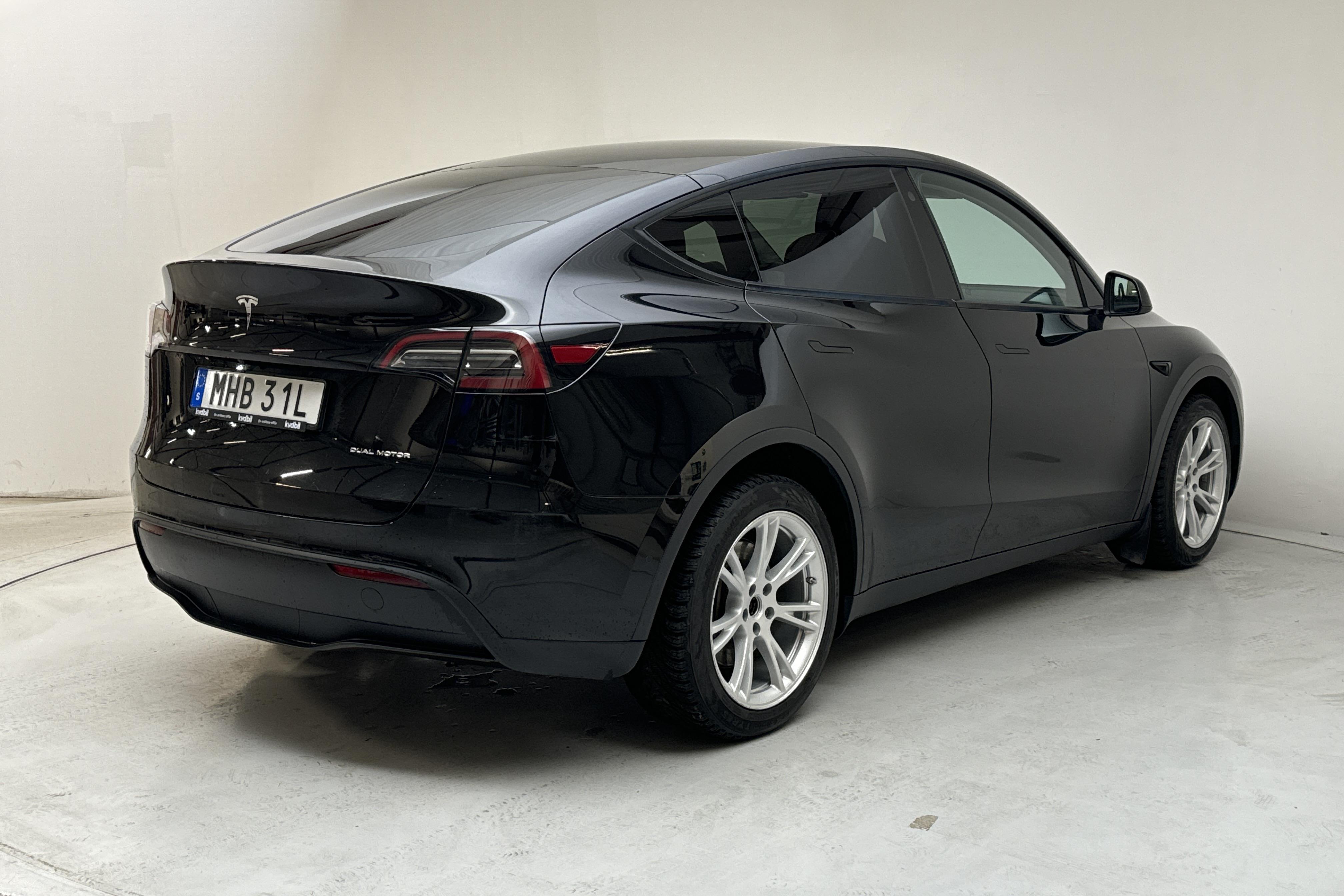 Tesla Model Y Long Range Dual Motor AWD - 5 134 mil - Automat - svart - 2021