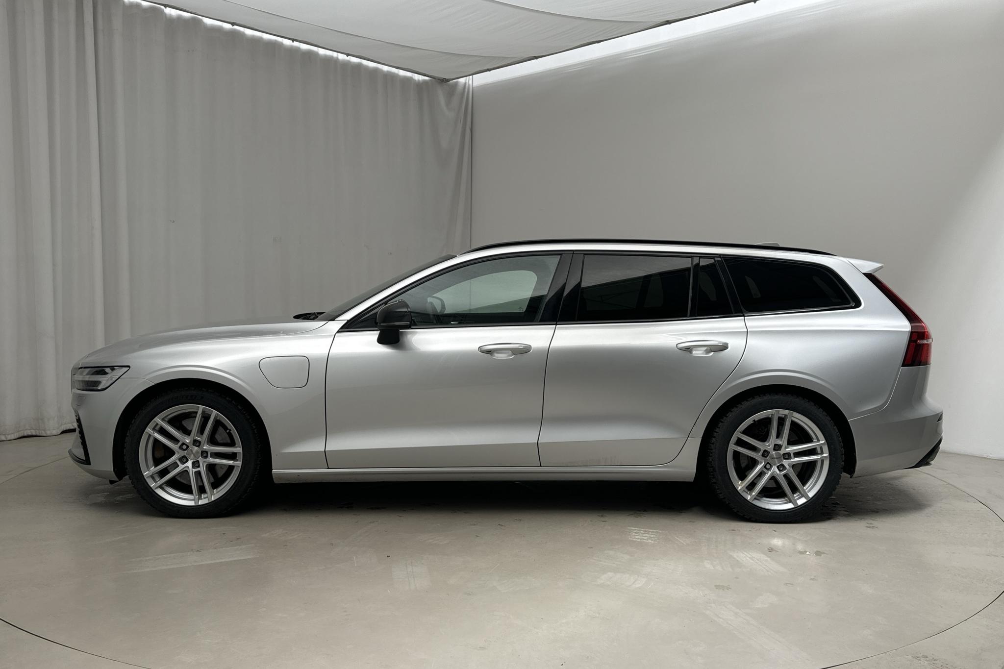 Volvo V60 T6 AWD Twin Engine (340hk) - 116 100 km - Automaattinen - hopea - 2022