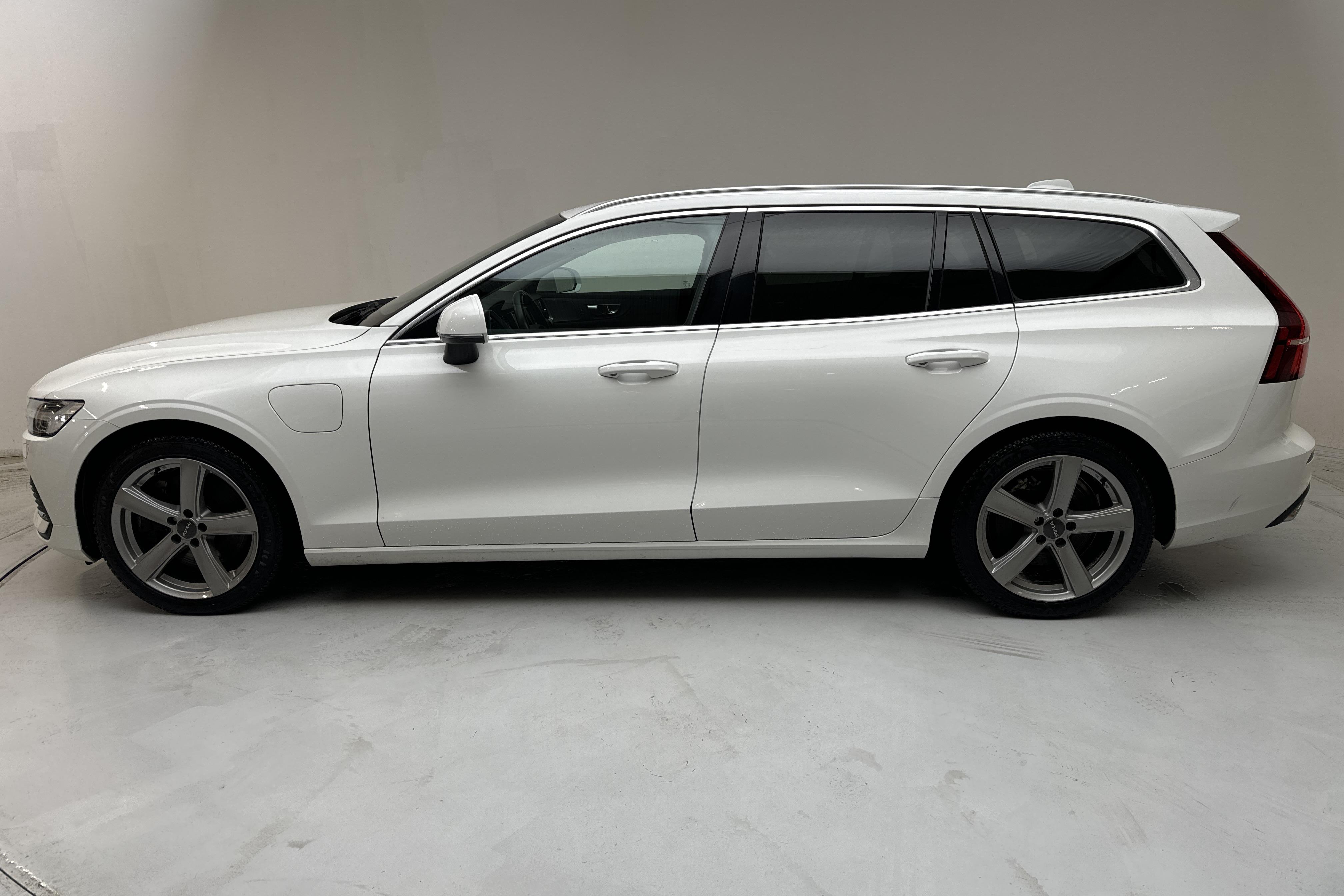 Volvo V60 T6 AWD Twin Engine (340hk) - 4 987 mil - Automat - vit - 2021