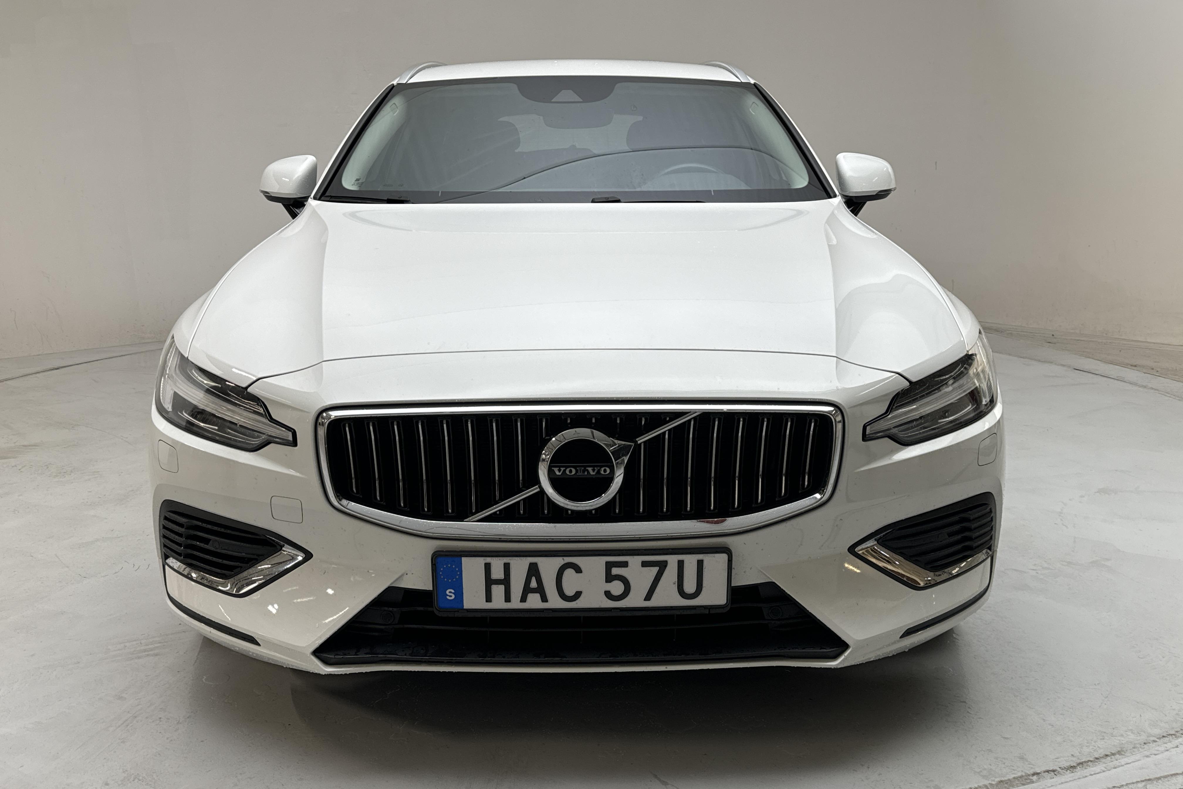 Volvo V60 T6 AWD Twin Engine (340hk) - 4 987 mil - Automat - vit - 2021