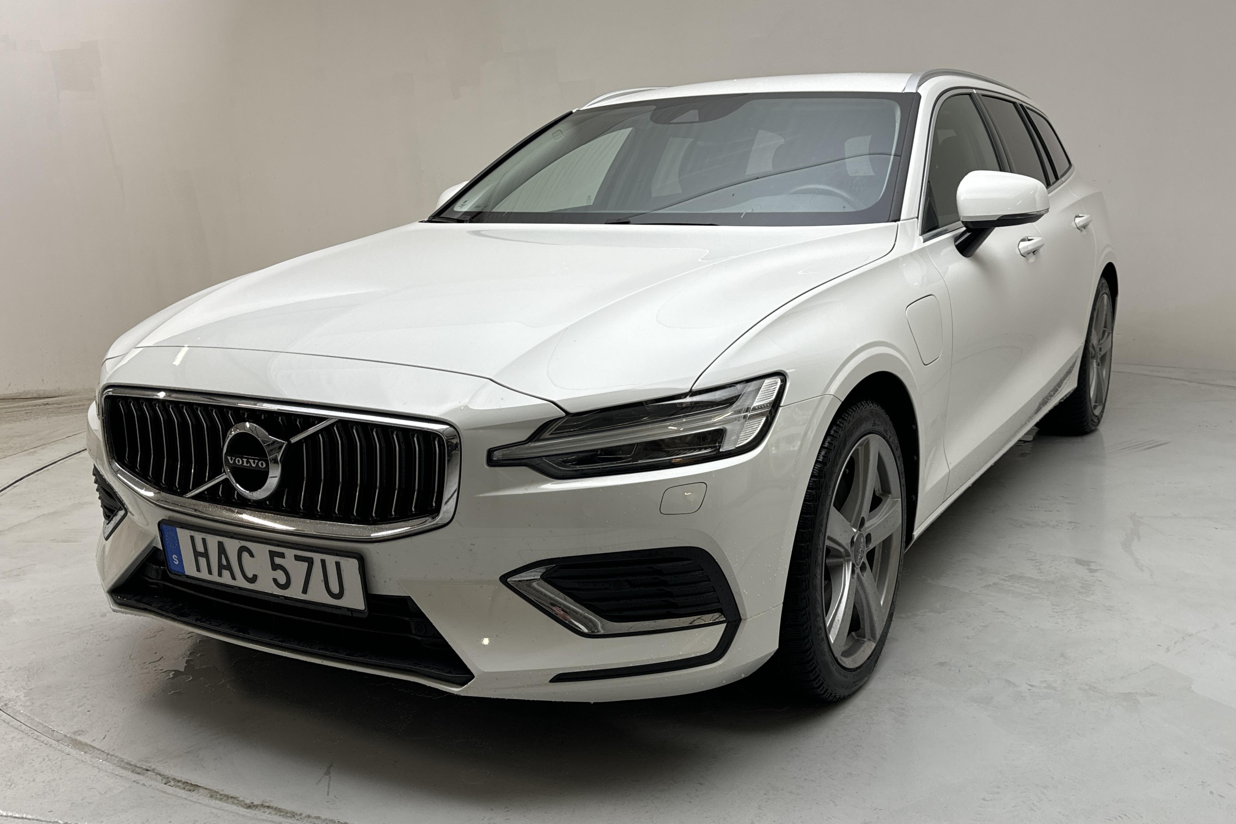 Volvo V60 T6 AWD Twin Engine (340hk) - 4 987 mil - Automat - vit - 2021