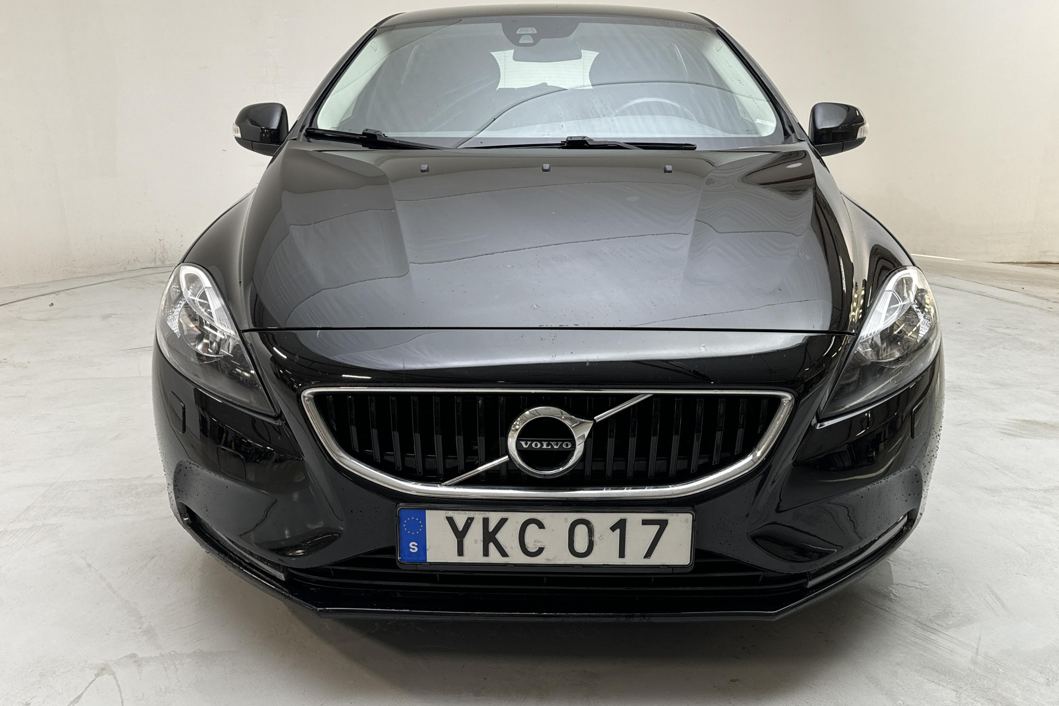 Volvo V40 T2 (122hk) - 150 730 km - Automatyczna - czarny - 2017