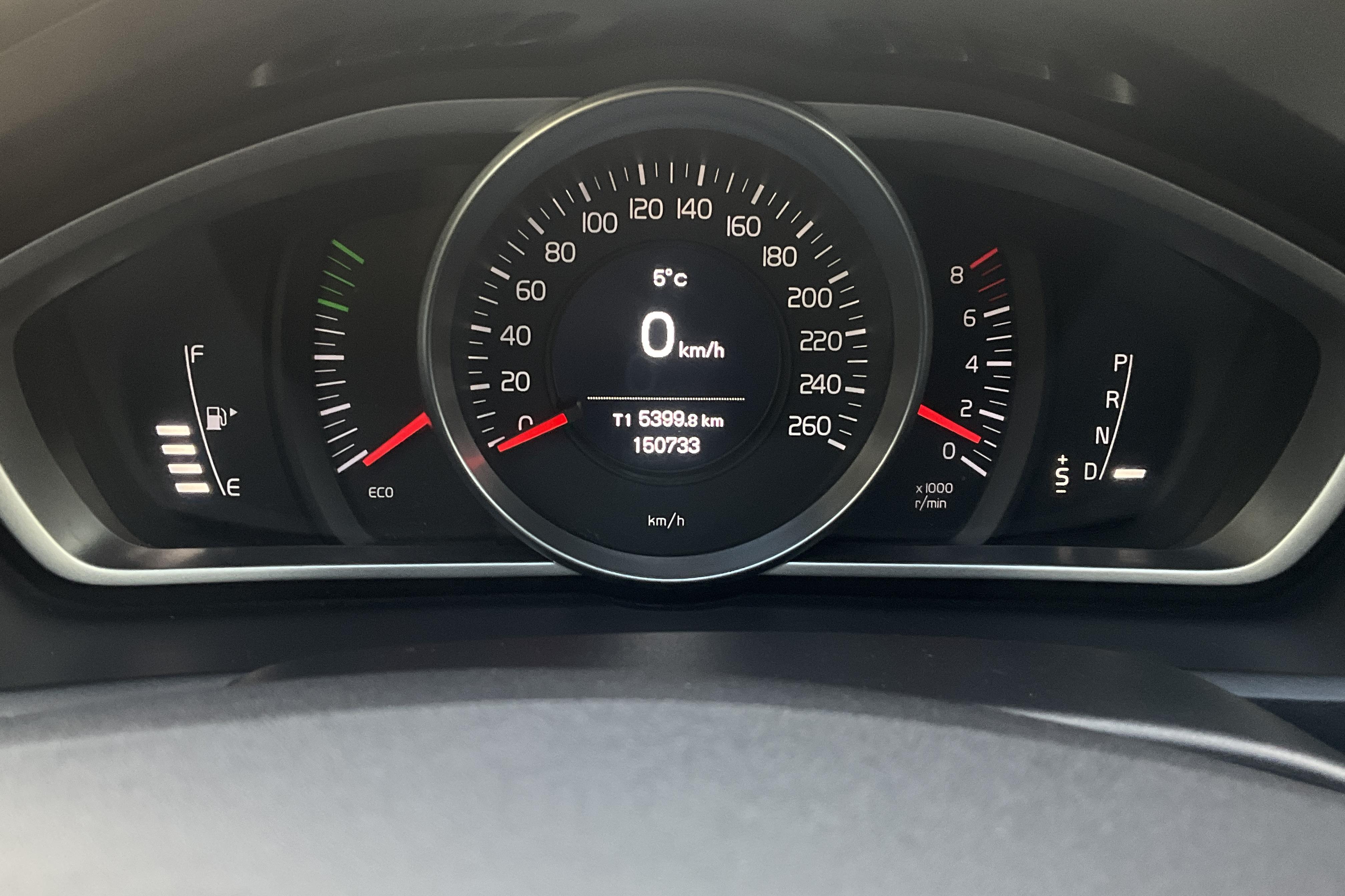 Volvo V40 T2 (122hk) - 150 730 km - Automaattinen - musta - 2017