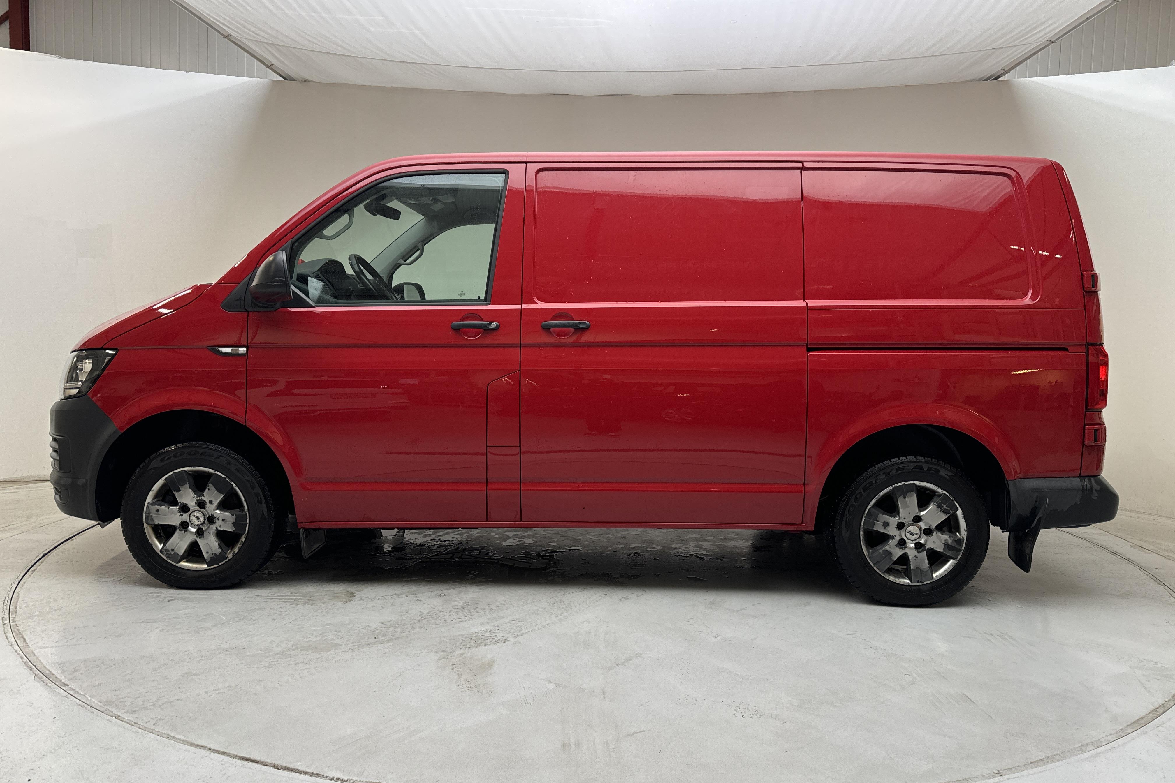 VW Transporter T6 2.0 TDI BMT Skåp (150hk) - 127 720 km - Manual - red - 2019