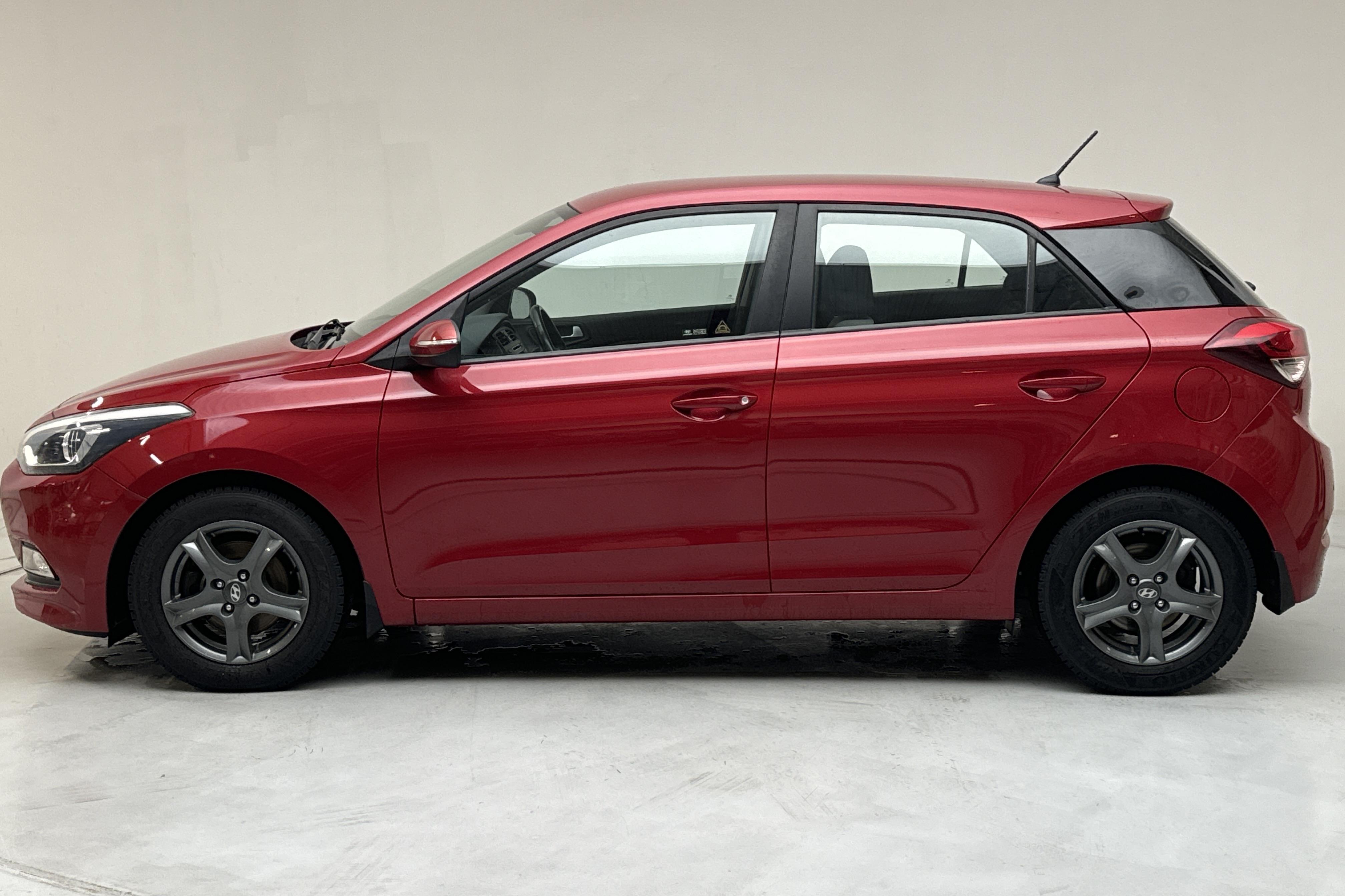 Hyundai i20 1.0t (100hk) - 71 520 km - Manual - red - 2017