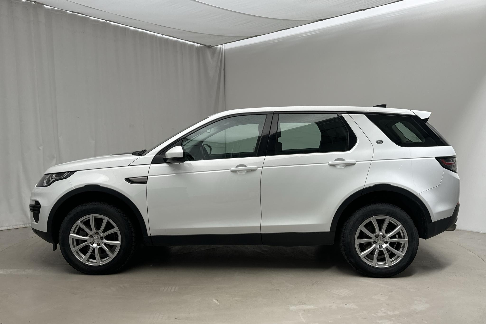 Land Rover Discovery Sport 2.0 TD4 AWD (150hk) - 9 927 mil - Automat - vit - 2019