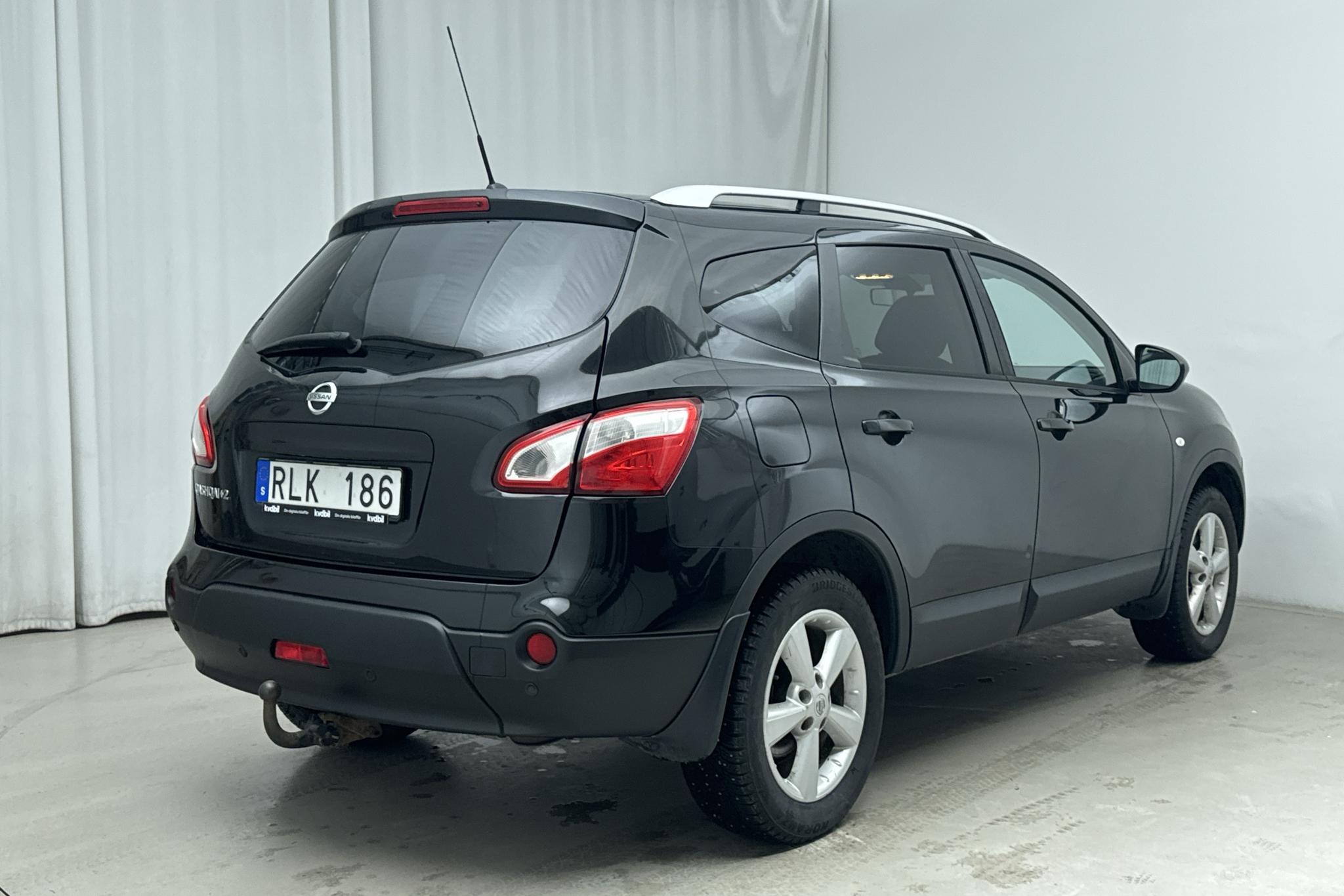 Nissan Qashqai+2 2.0 4x4 (140hk) - 19 725 mil - Manuell - svart - 2010