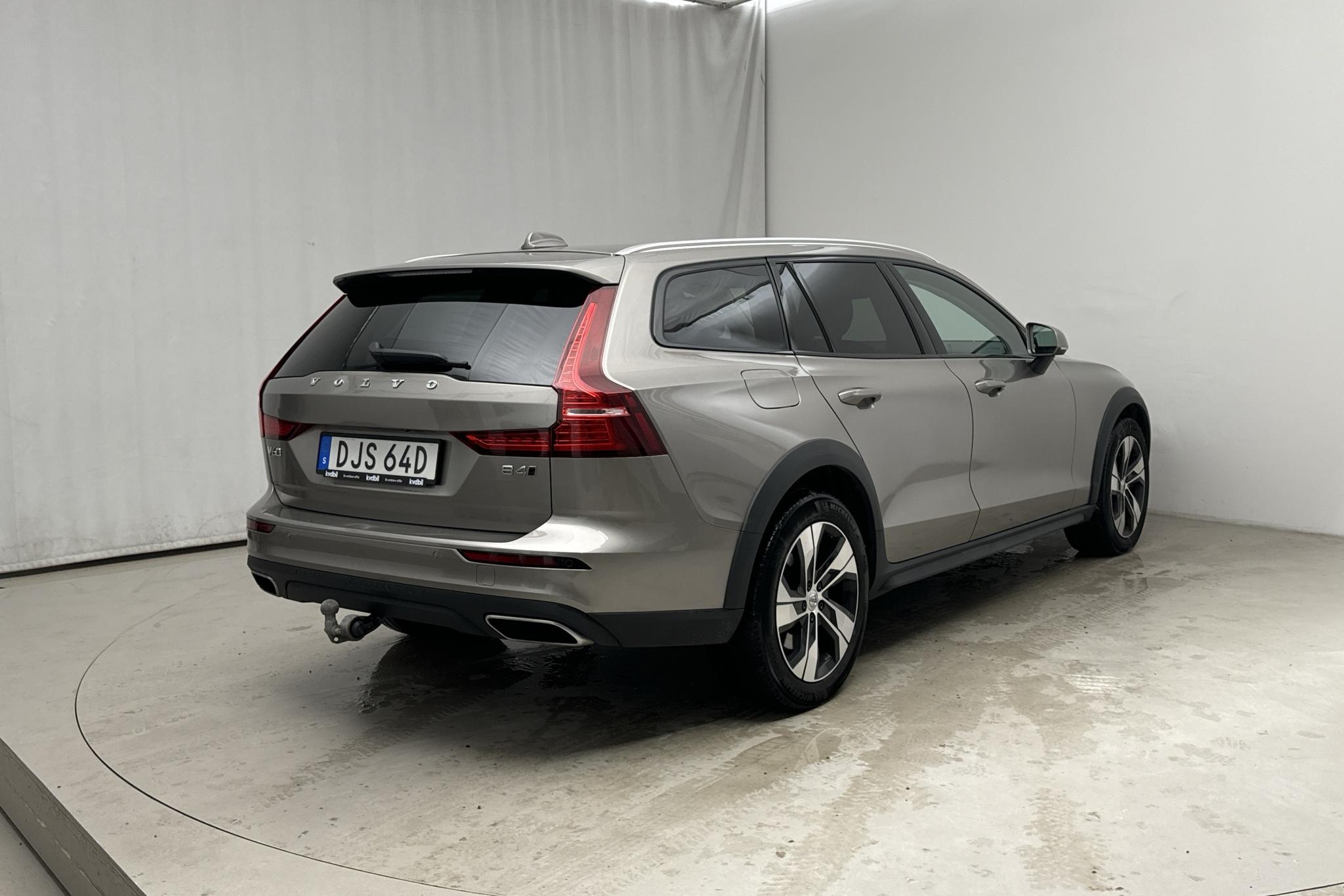 Volvo V60 B4 Cross Country AWD Mildhybrid, Diesel (197hk) - 7 624 mil - Automat - grå - 2022