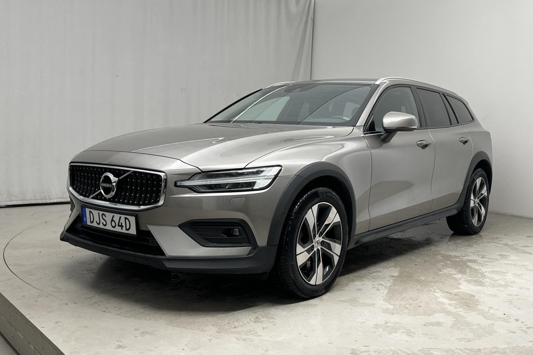 Volvo V60 B4 Cross Country AWD Mildhybrid, Diesel (197hk) - 7 624 mil - Automat - grå - 2022