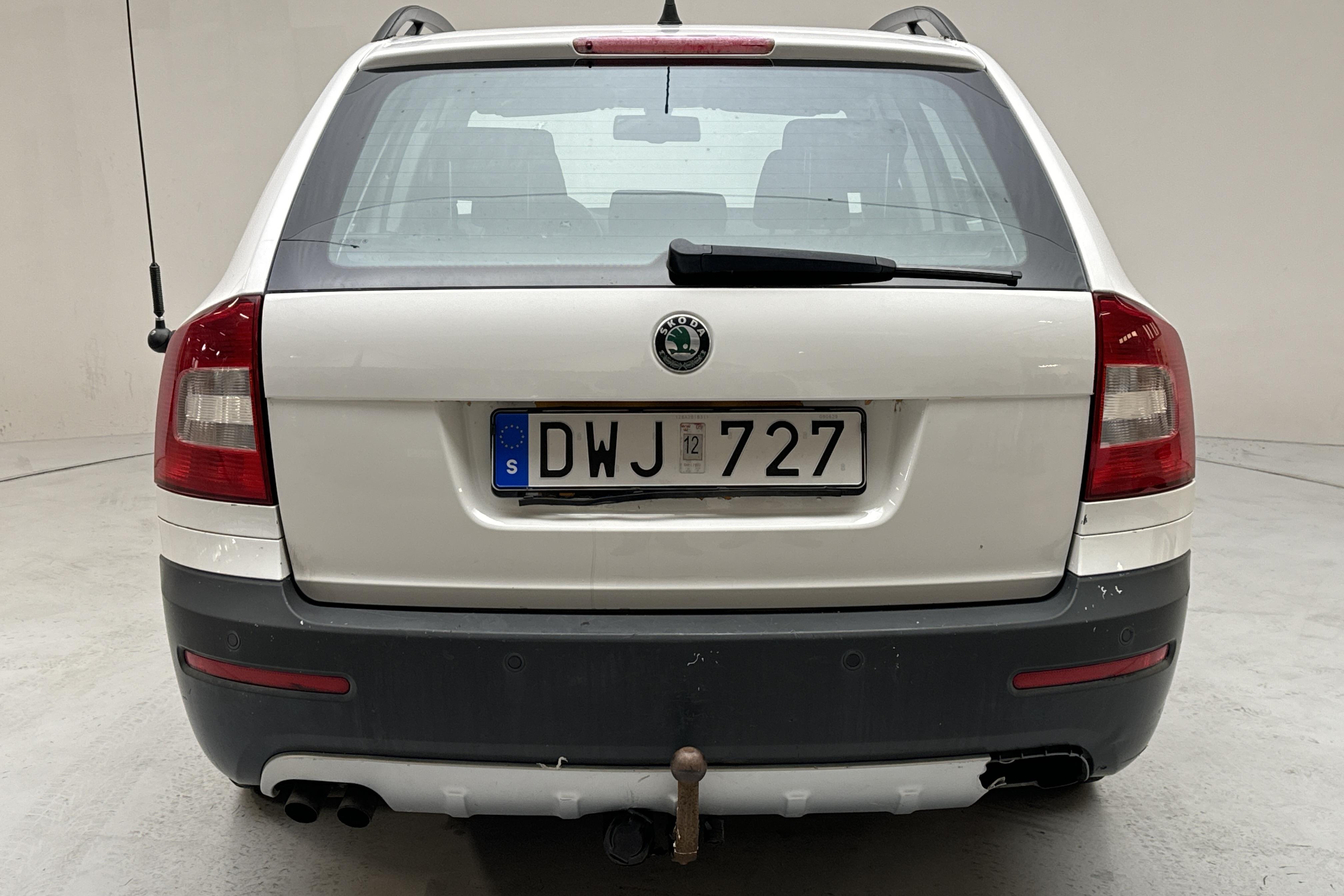 Skoda Octavia Scout II 2.0 TDI 4X4 (140hk) - 224 240 km - Manualna - biały - 2010