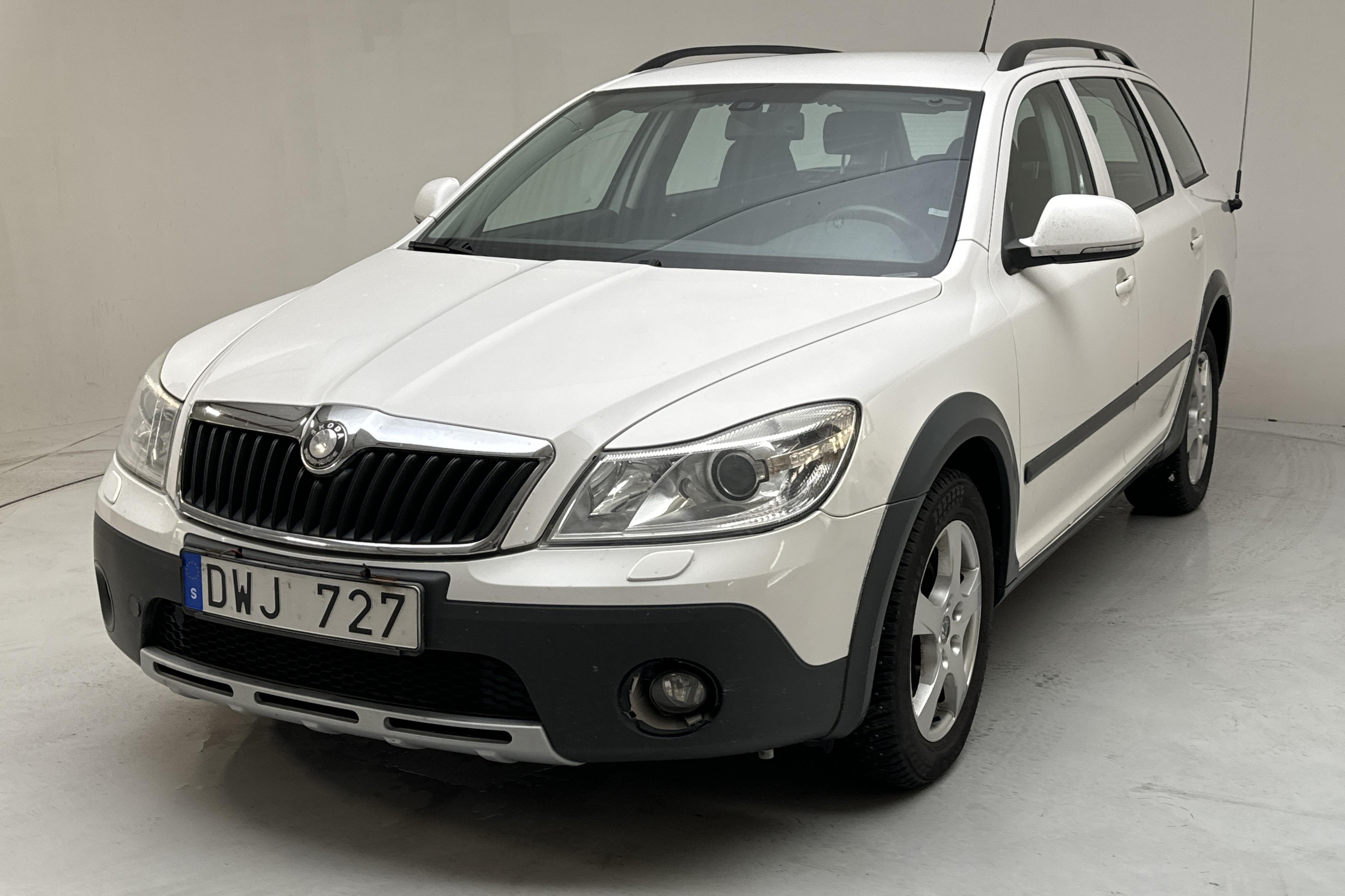 Skoda Octavia Scout II 2.0 TDI 4X4 (140hk) - 224 240 km - Manualna - biały - 2010