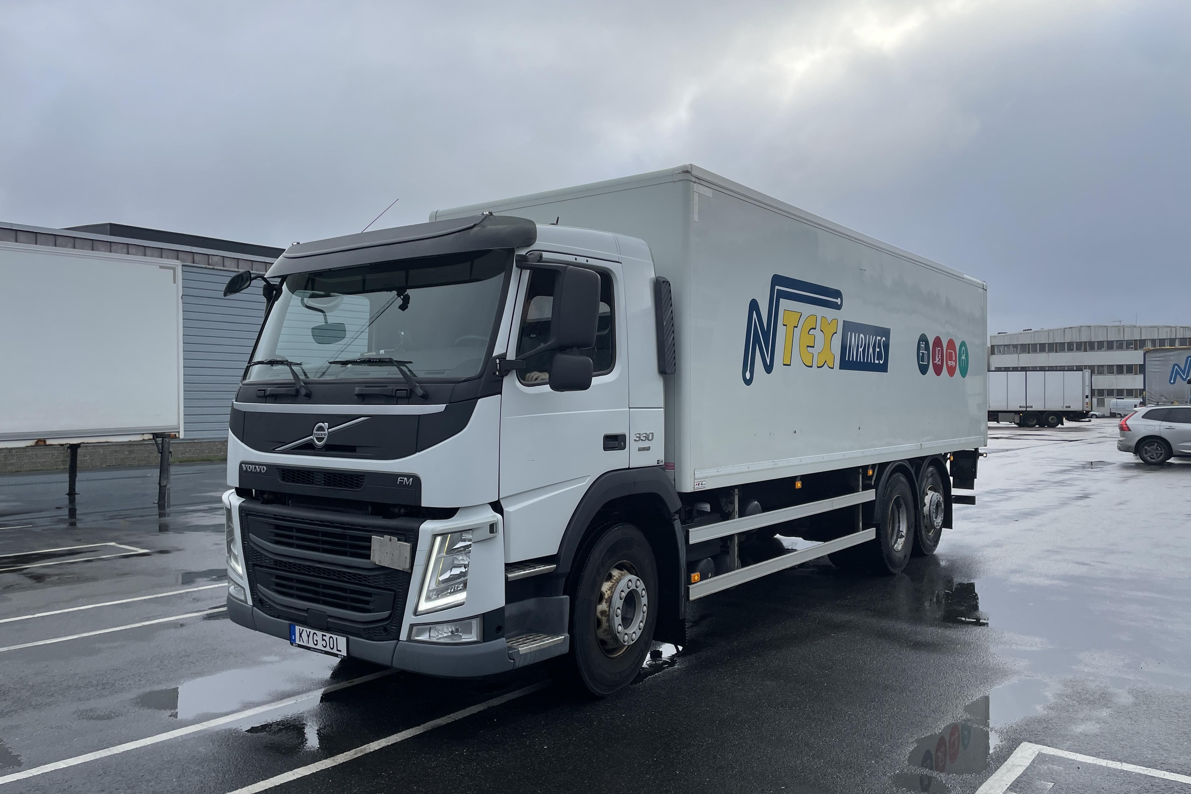 Volvo FM330 Skåpbil - 289 411 km - Automat - vit - 2015