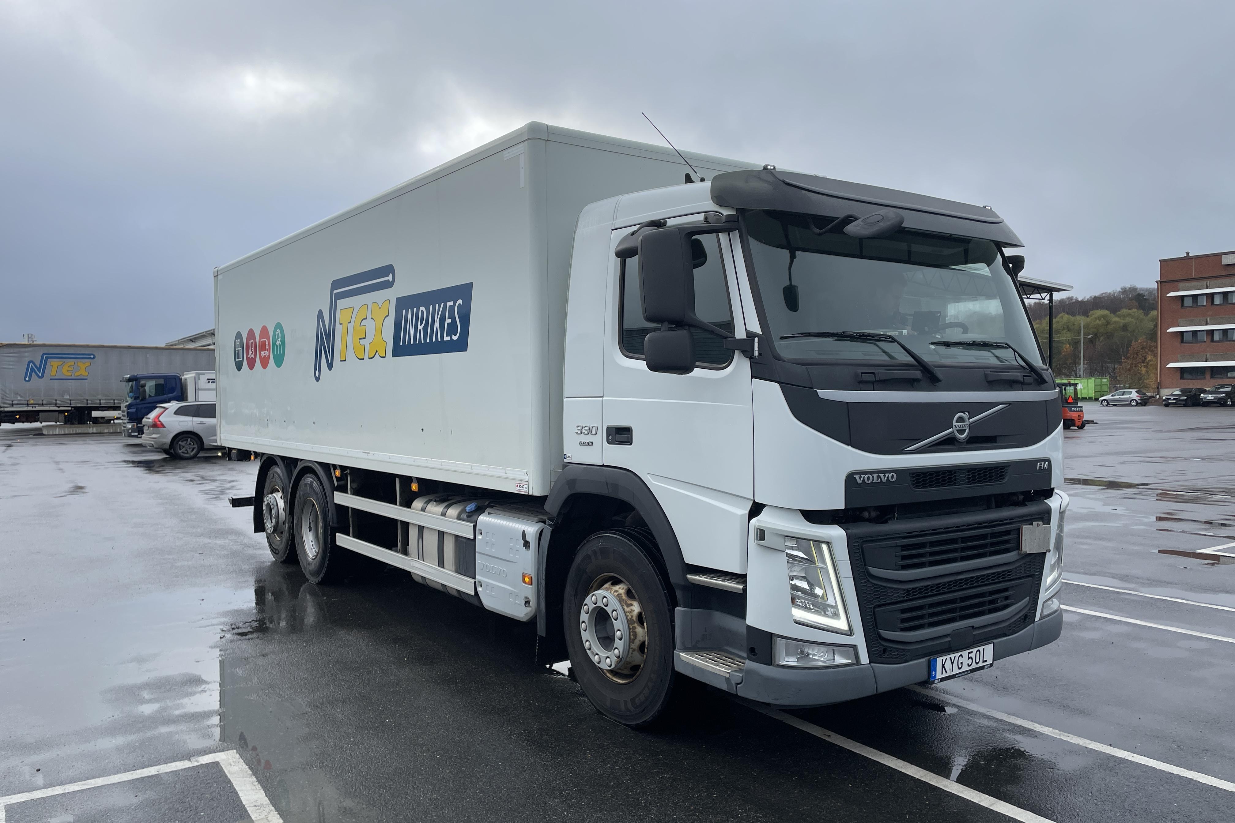 Volvo FM330 Skåpbil - 289 411 km - Automat - vit - 2015