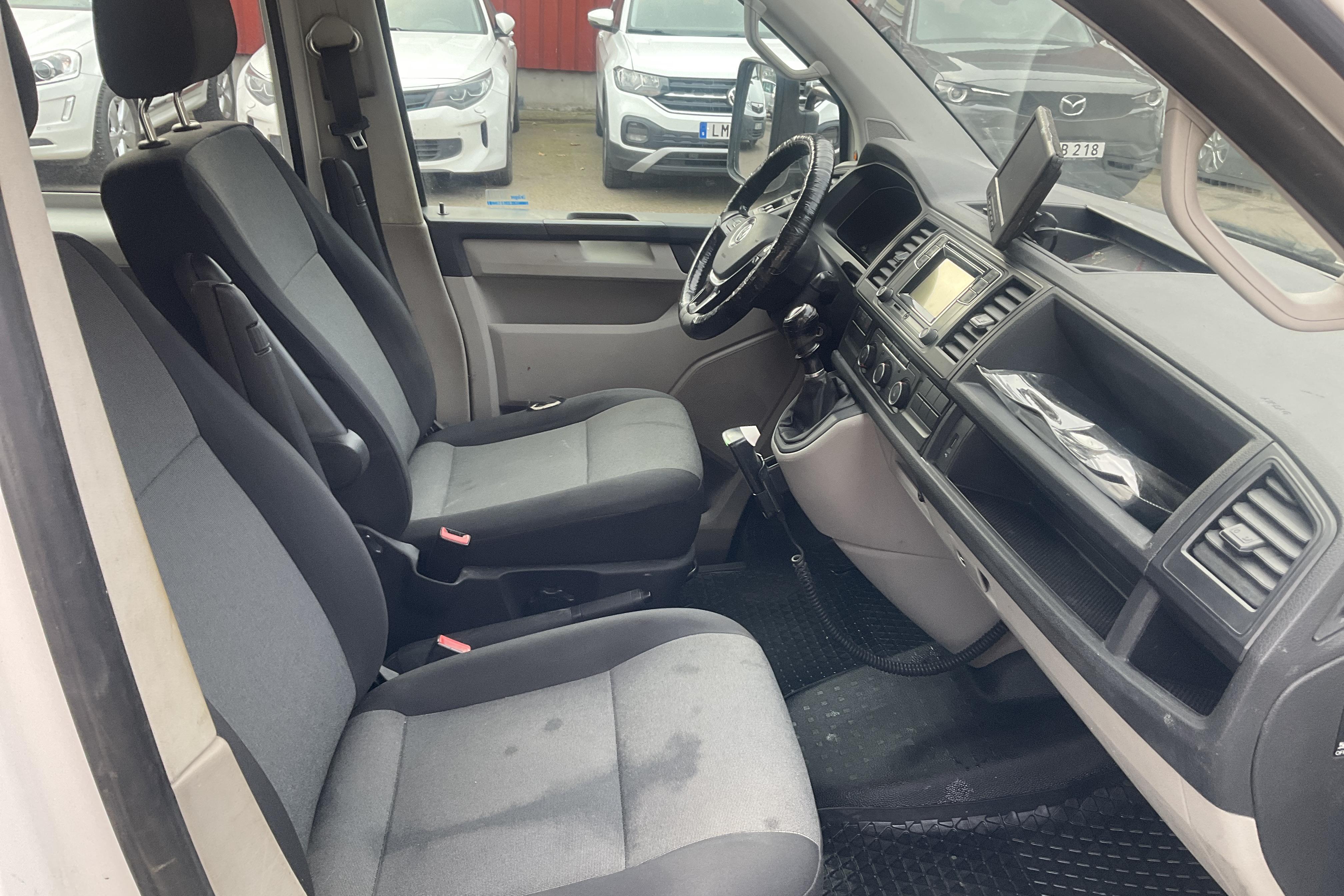 VW Transporter T6 2.0 TDI BMT (140hk) - 66 280 km - Käsitsi - valge - 2016