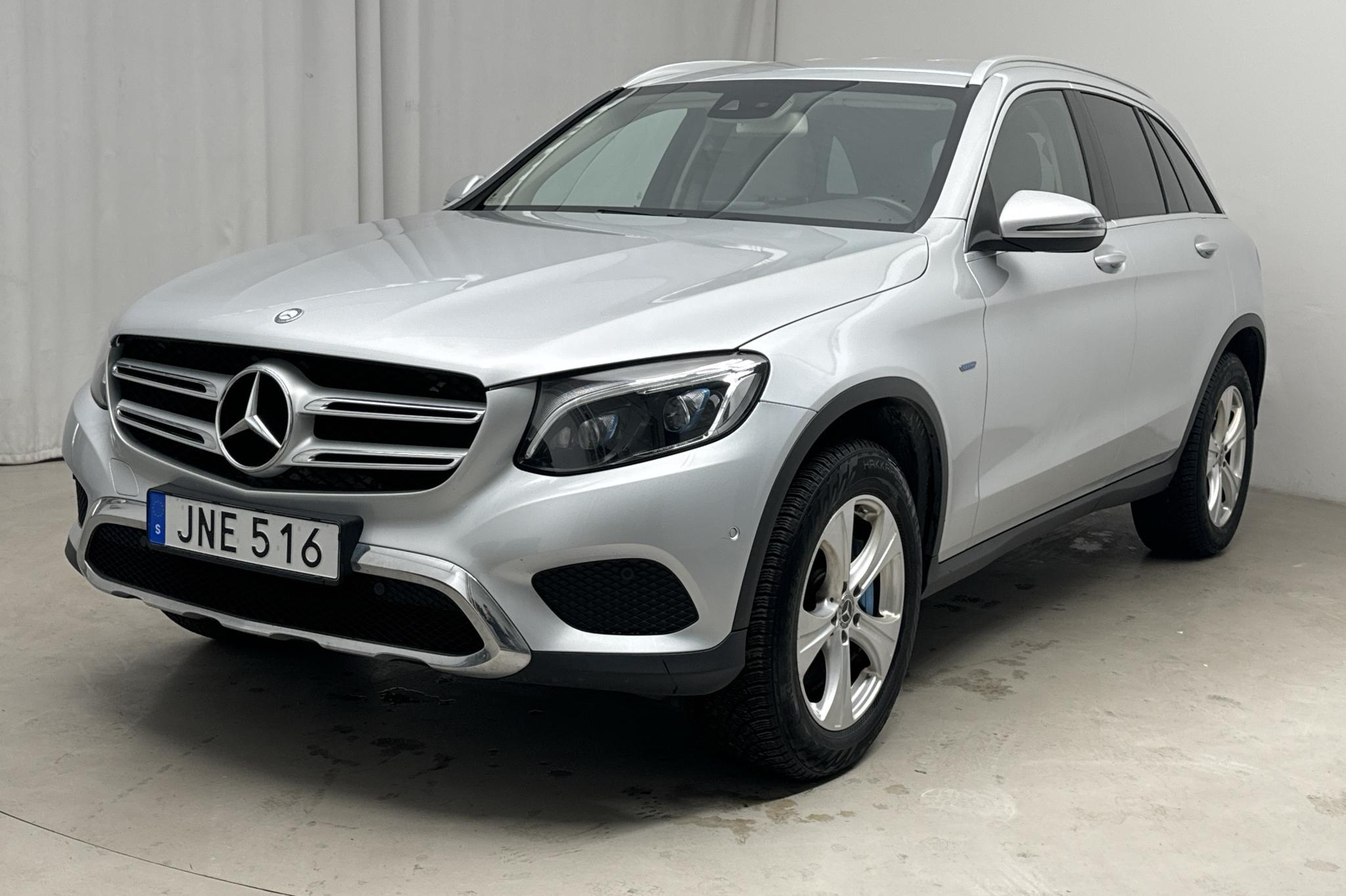 Mercedes GLC 350 e 4MATIC X253 (211hk) - 115 770 km - Manualna - srebro - 2017