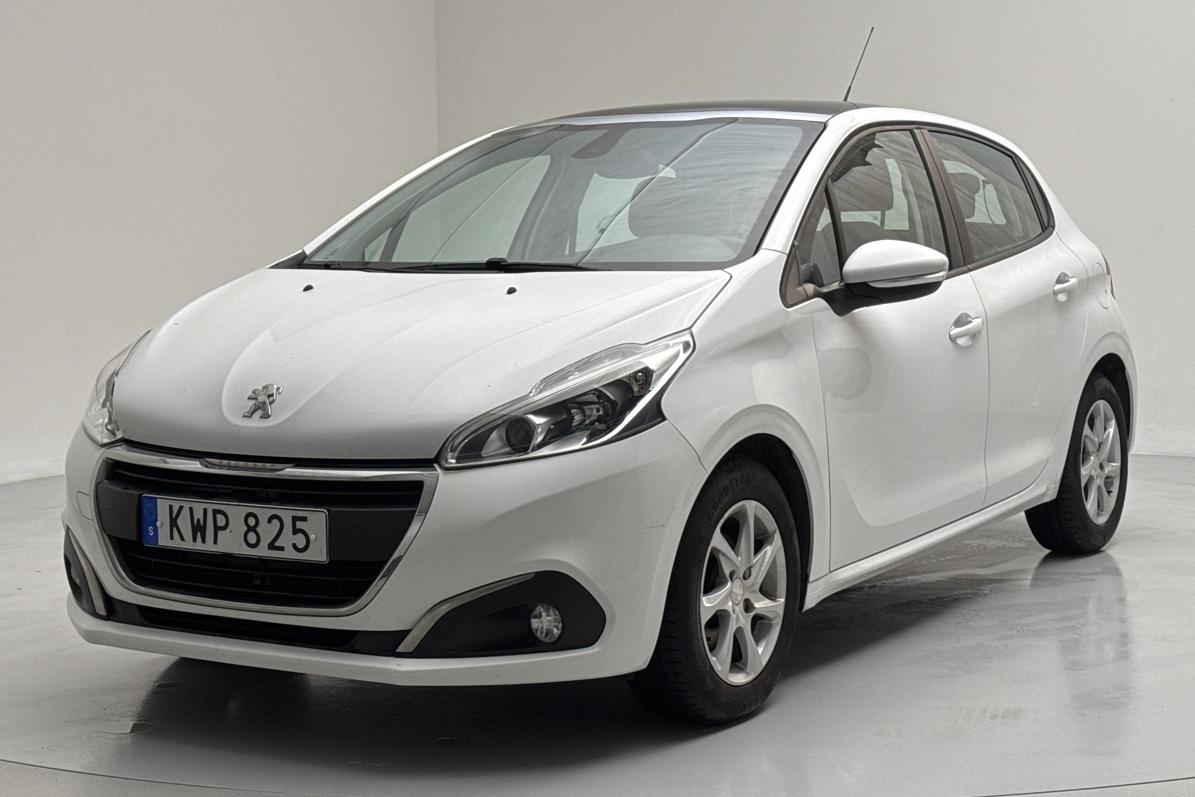 Peugeot 208 1.2 VTi 5dr (82hk) - 88 840 km - Manual - white - 2015