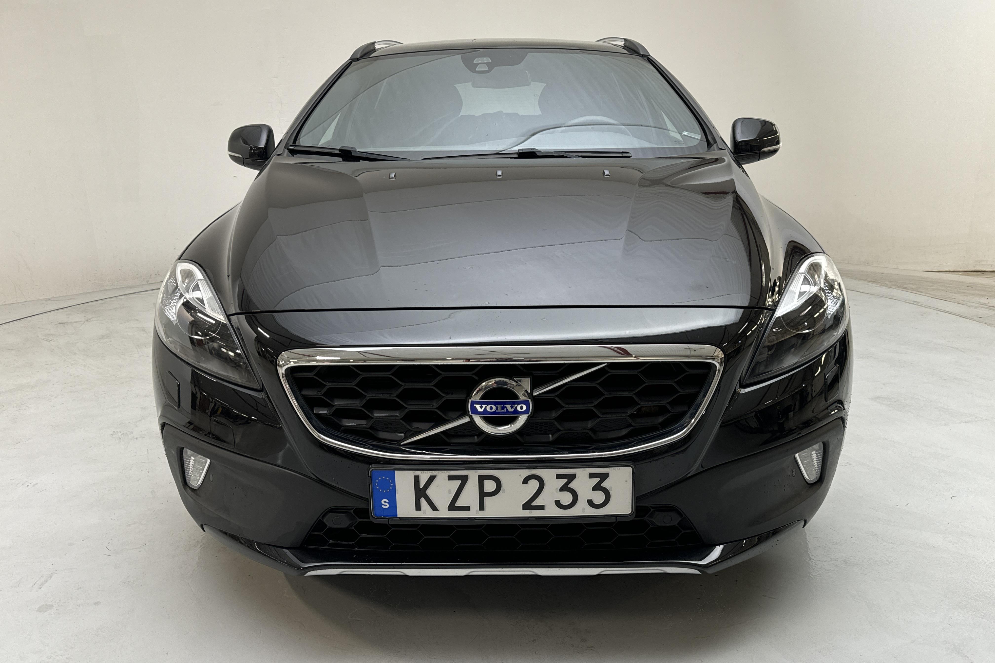 Volvo V40 Cross Country D2 (120hk) - 72 170 km - Käsitsi - must - 2016