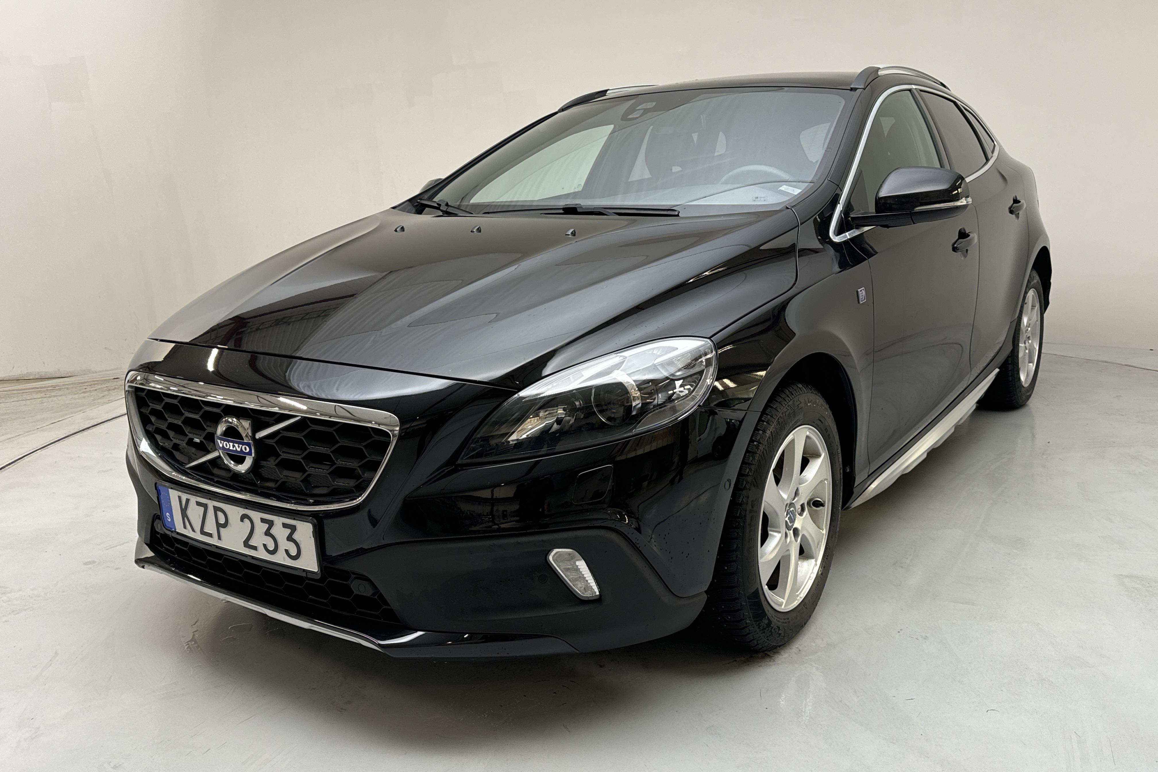 Volvo V40 Cross Country D2 (120hk) - 72 170 km - Käsitsi - must - 2016