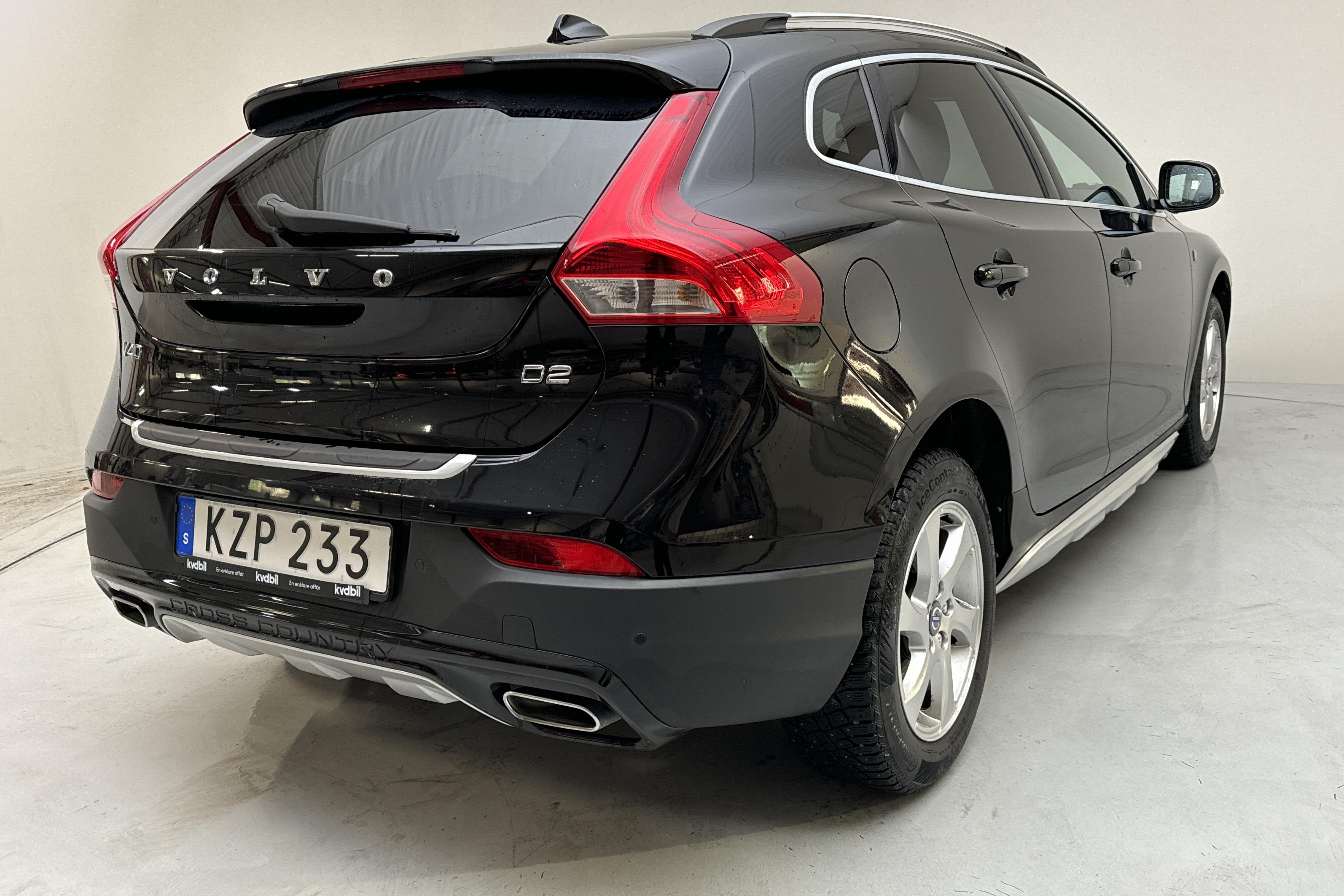 Volvo V40 Cross Country D2 (120hk) - 72 170 km - Käsitsi - must - 2016