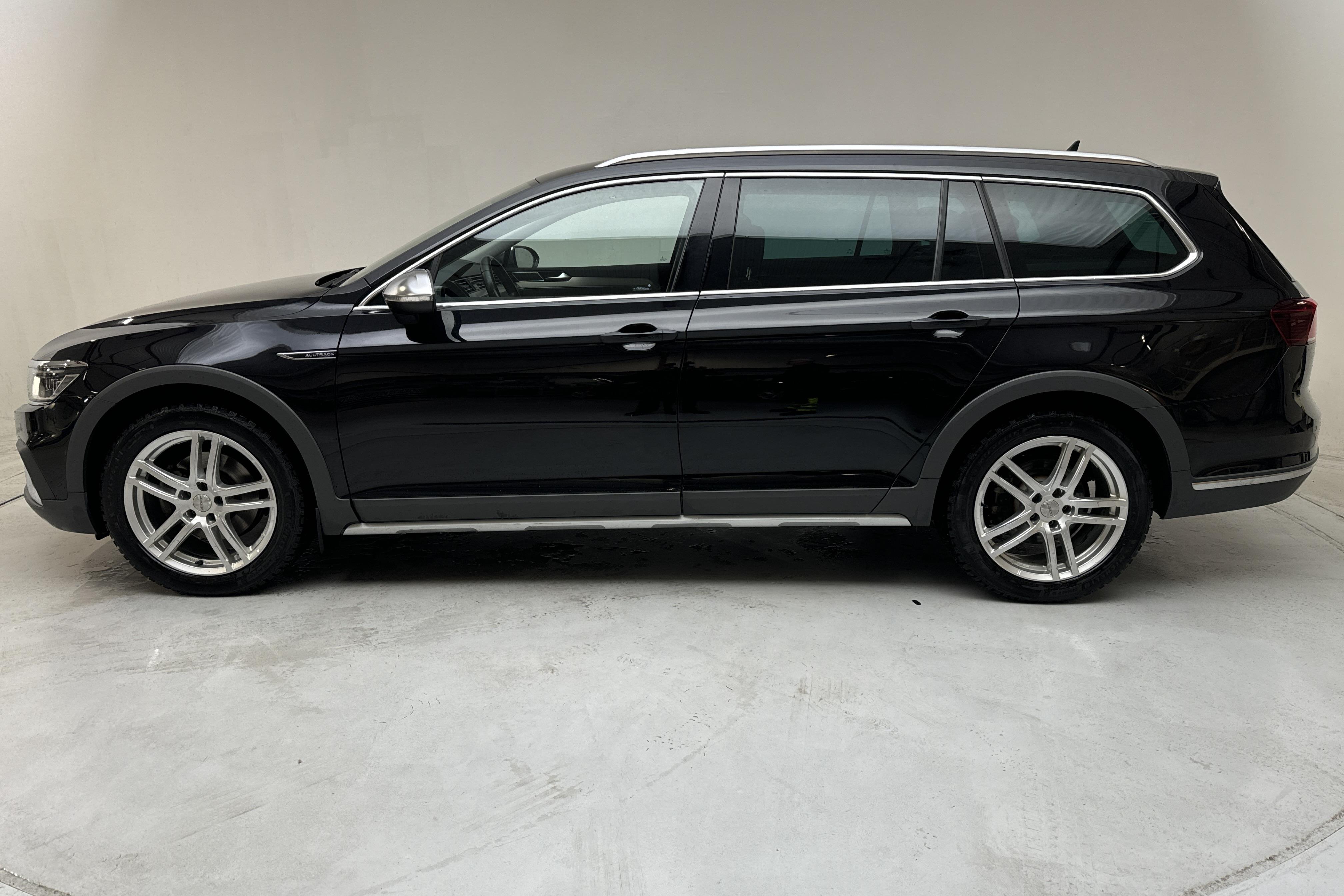 VW Passat Alltrack 2.0 TDI Sportscombi 4Motion (200hk) - 4 513 mil - Automat - svart - 2021