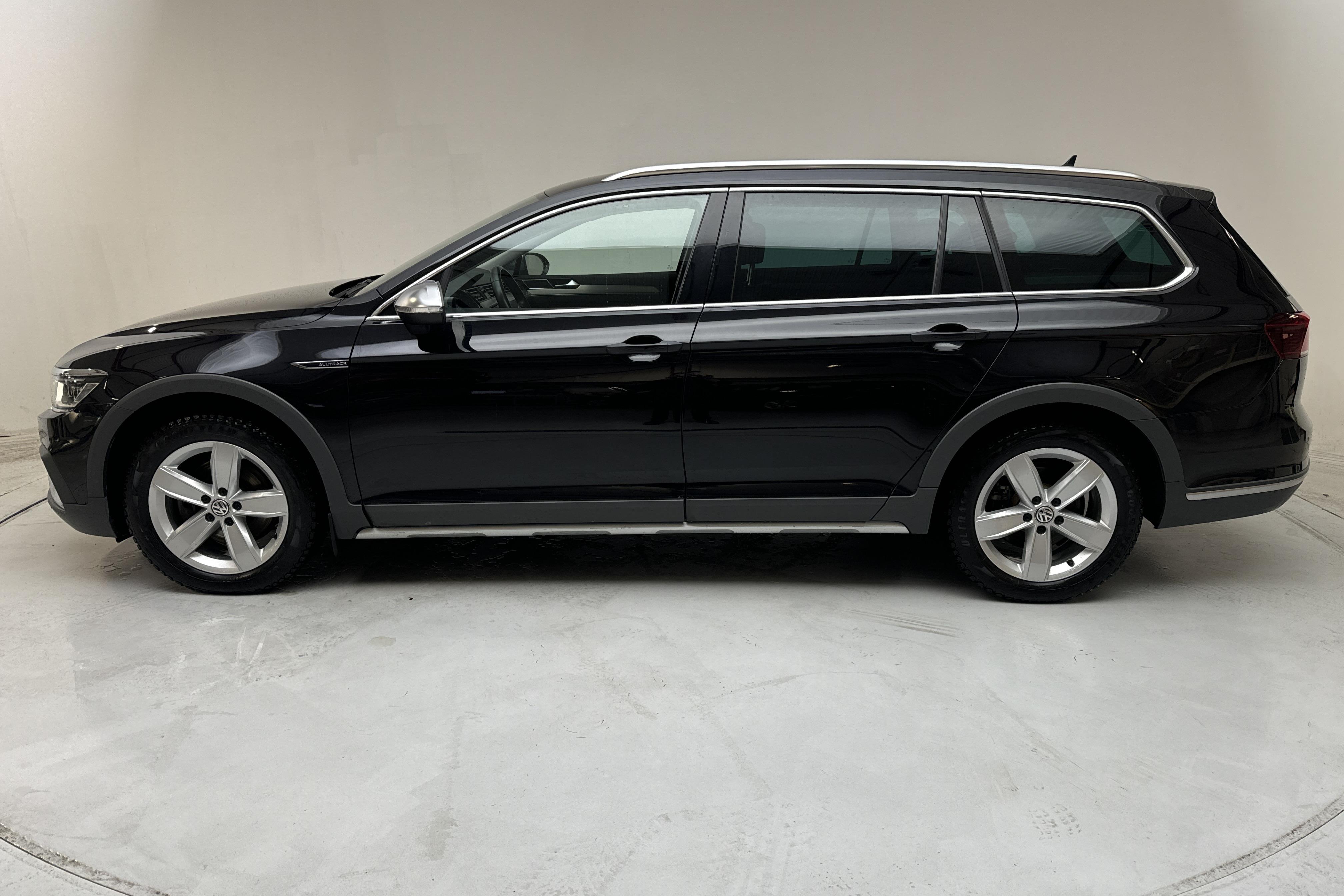 VW Passat Alltrack 2.0 TDI Sportscombi 4Motion (200hk) - 94 110 km - Automatic - black - 2021