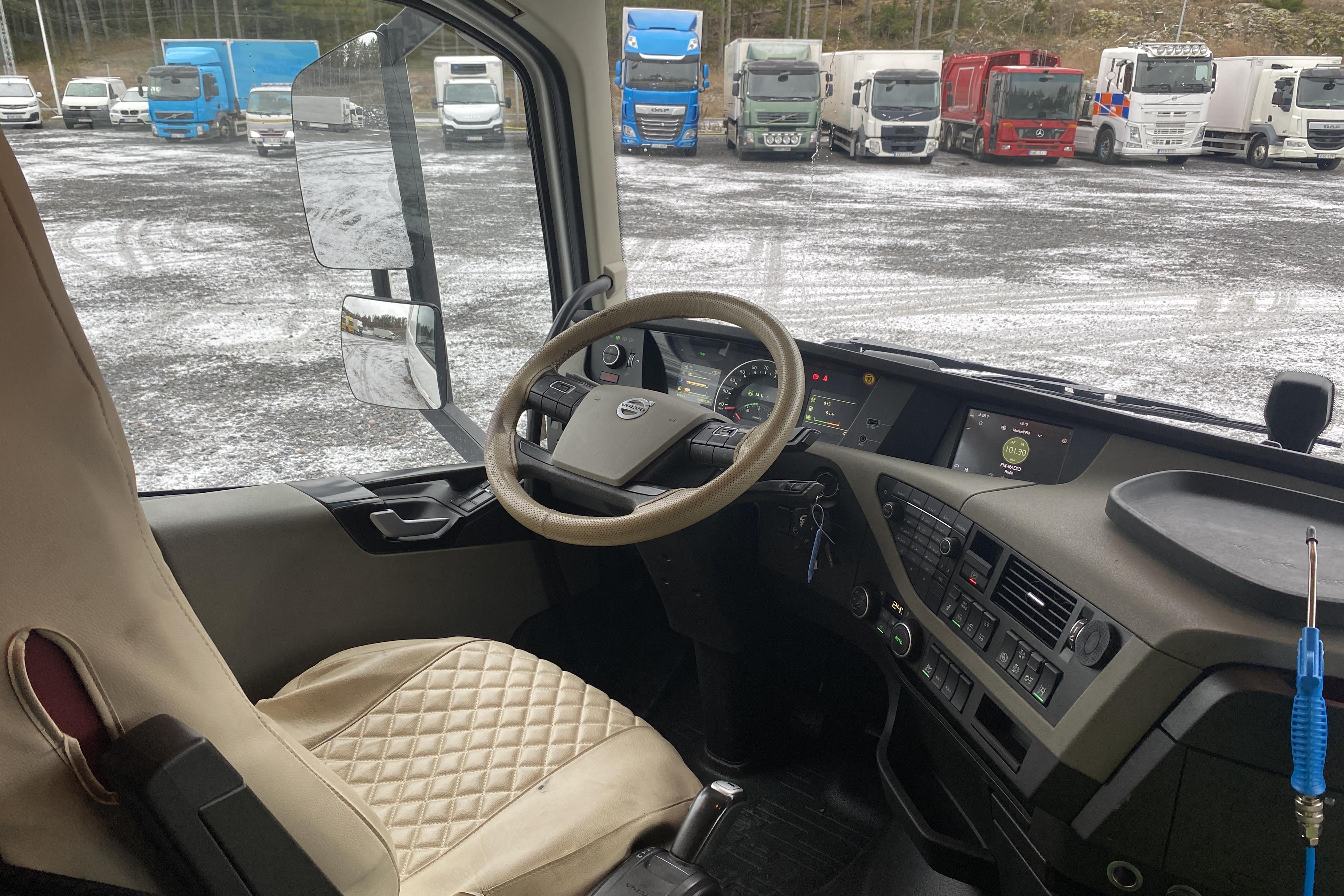 VOLVO FH460 - 400 587 km - Automatyczna - biały - 2017