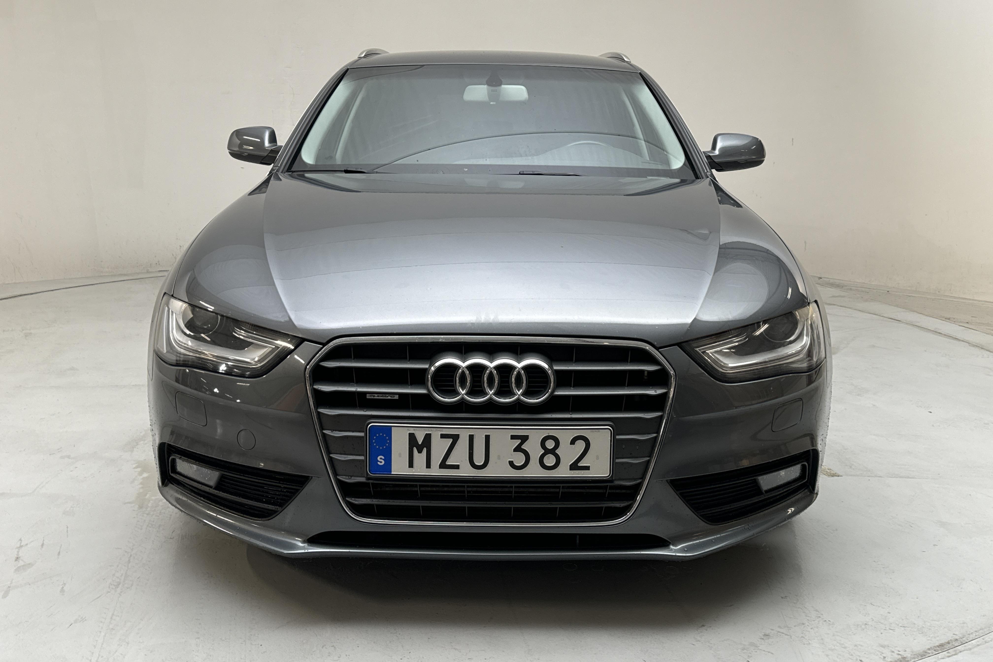 Audi A4 2.0 TDI Avant quattro (177hk) - 16 882 mil - Automat - grå - 2013