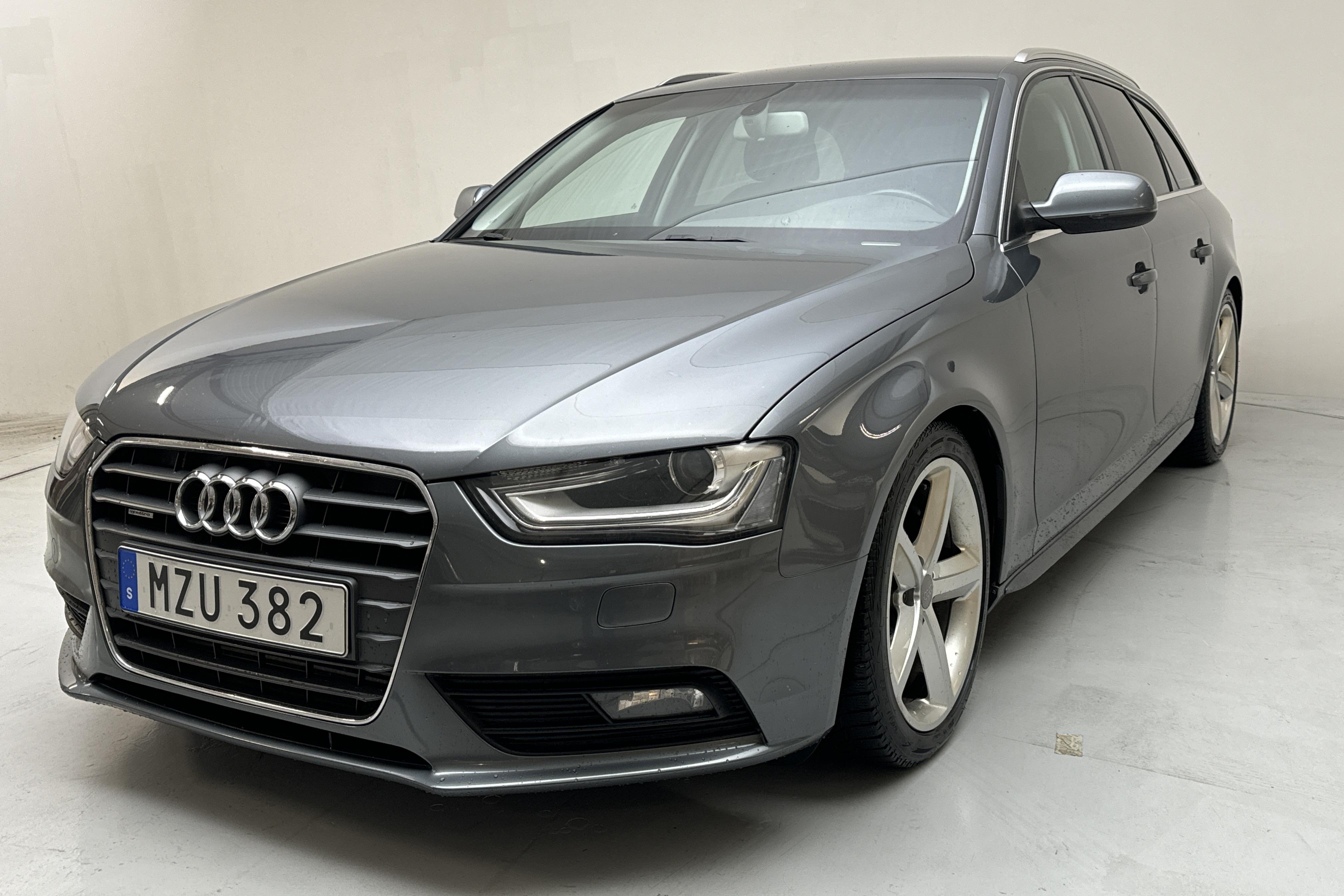 Audi A4 2.0 TDI Avant quattro (177hk) - 16 882 mil - Automat - grå - 2013