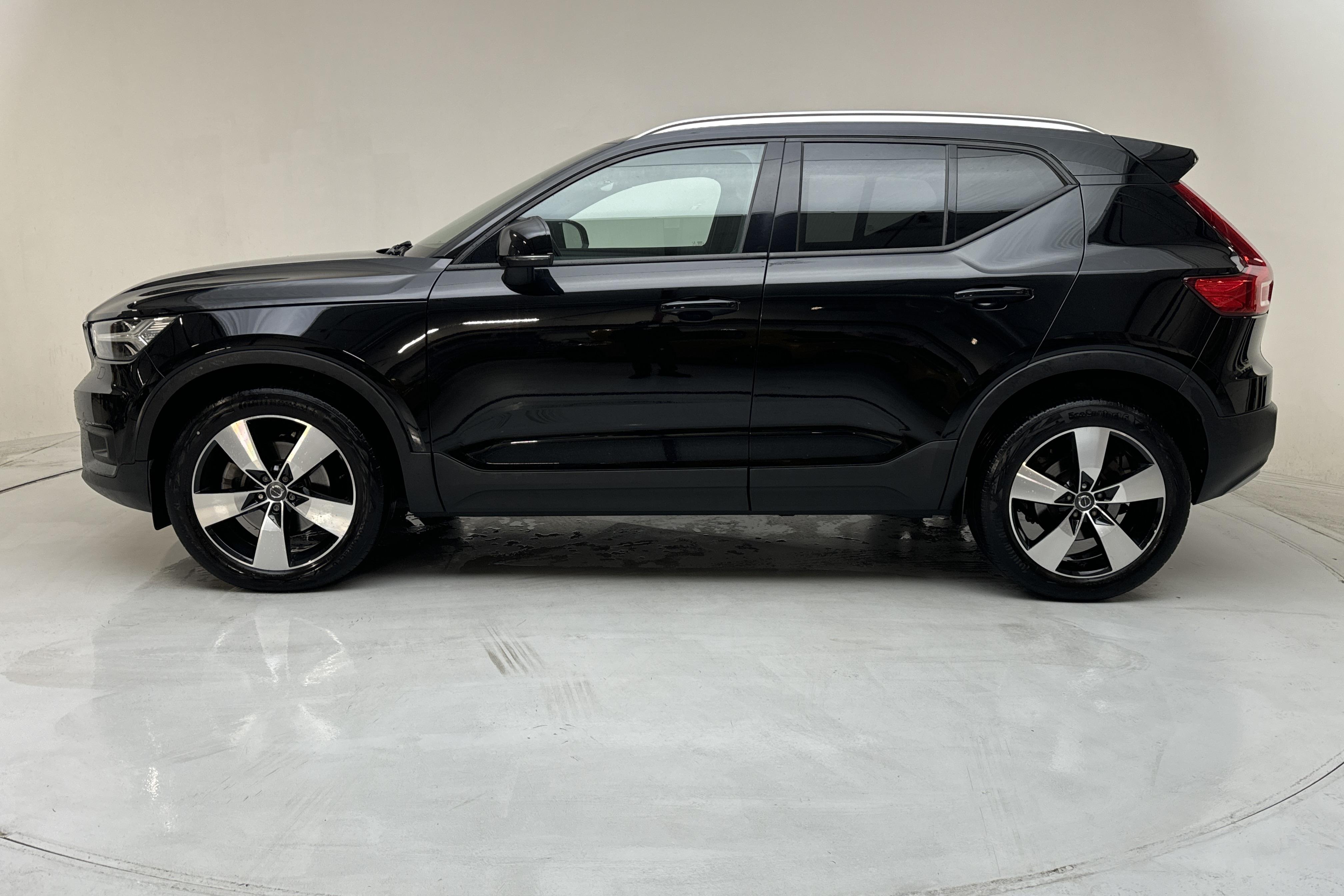 Volvo XC40 B4 2WD (197hk) - 72 620 km - Automatic - black - 2021