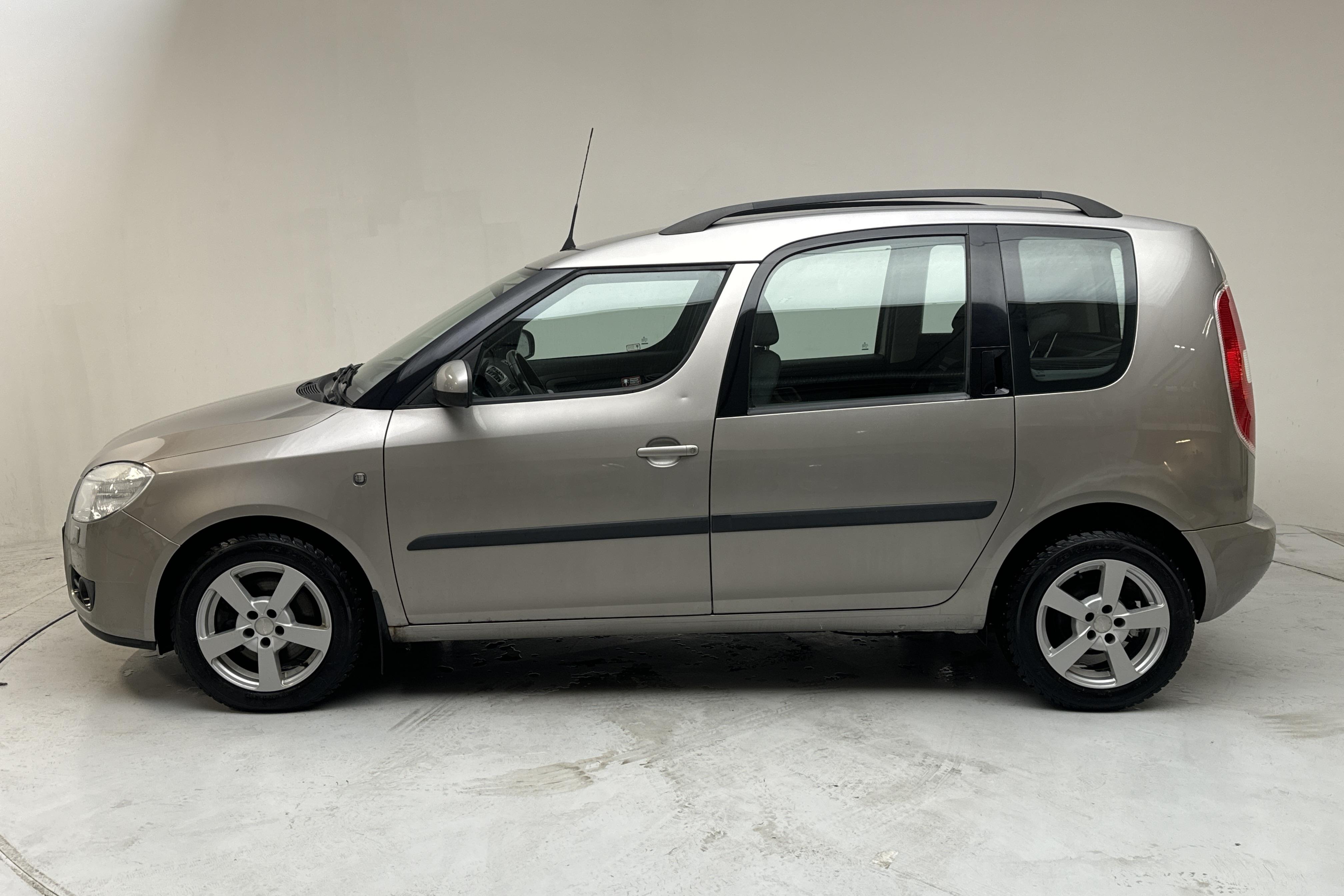 Skoda Roomster 1.9 TDI (105hk) - 14 620 mil - Manuell - Light Brown - 2009