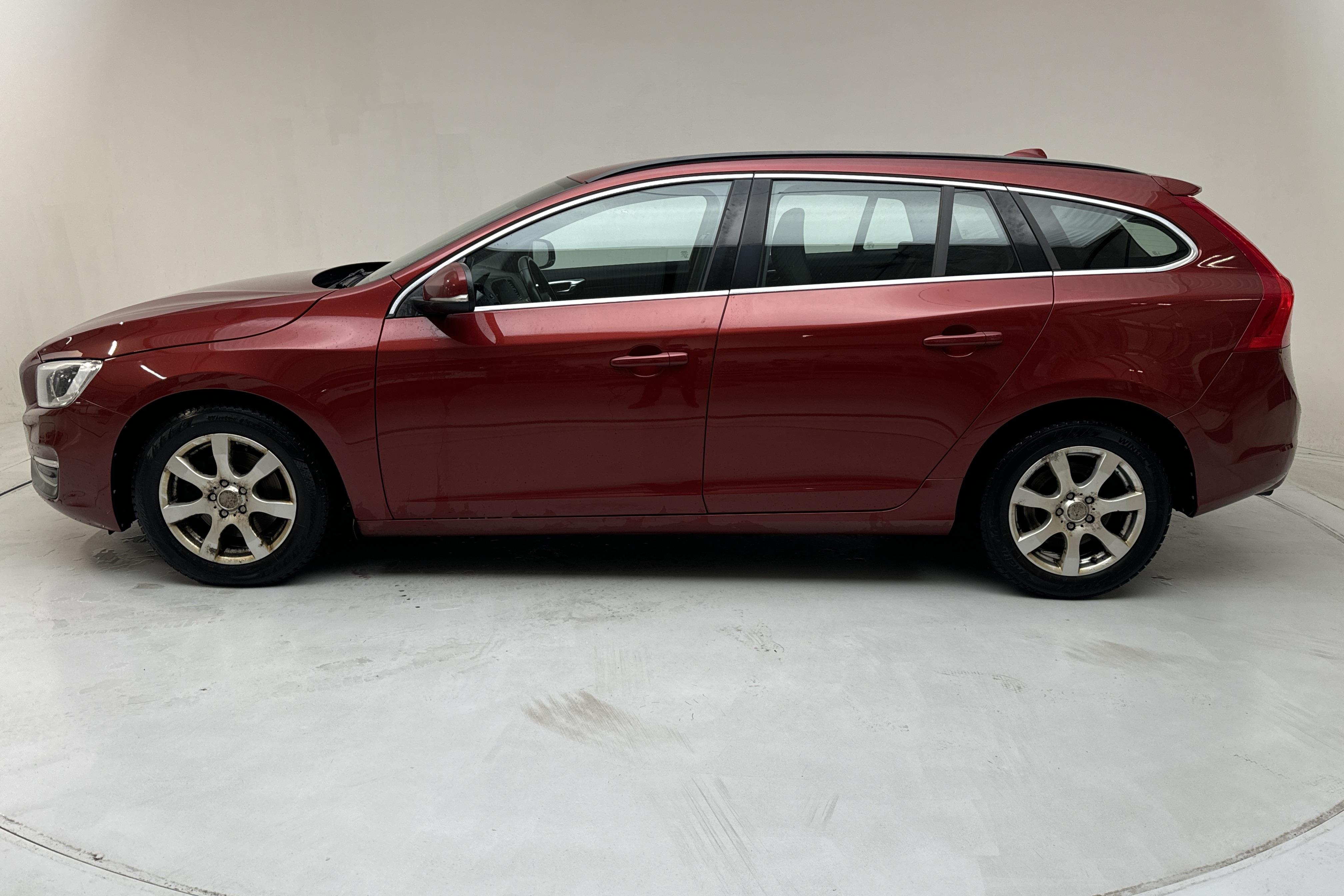 Volvo V60 D3 (136hk) - 18 385 mil - Automat - röd - 2014