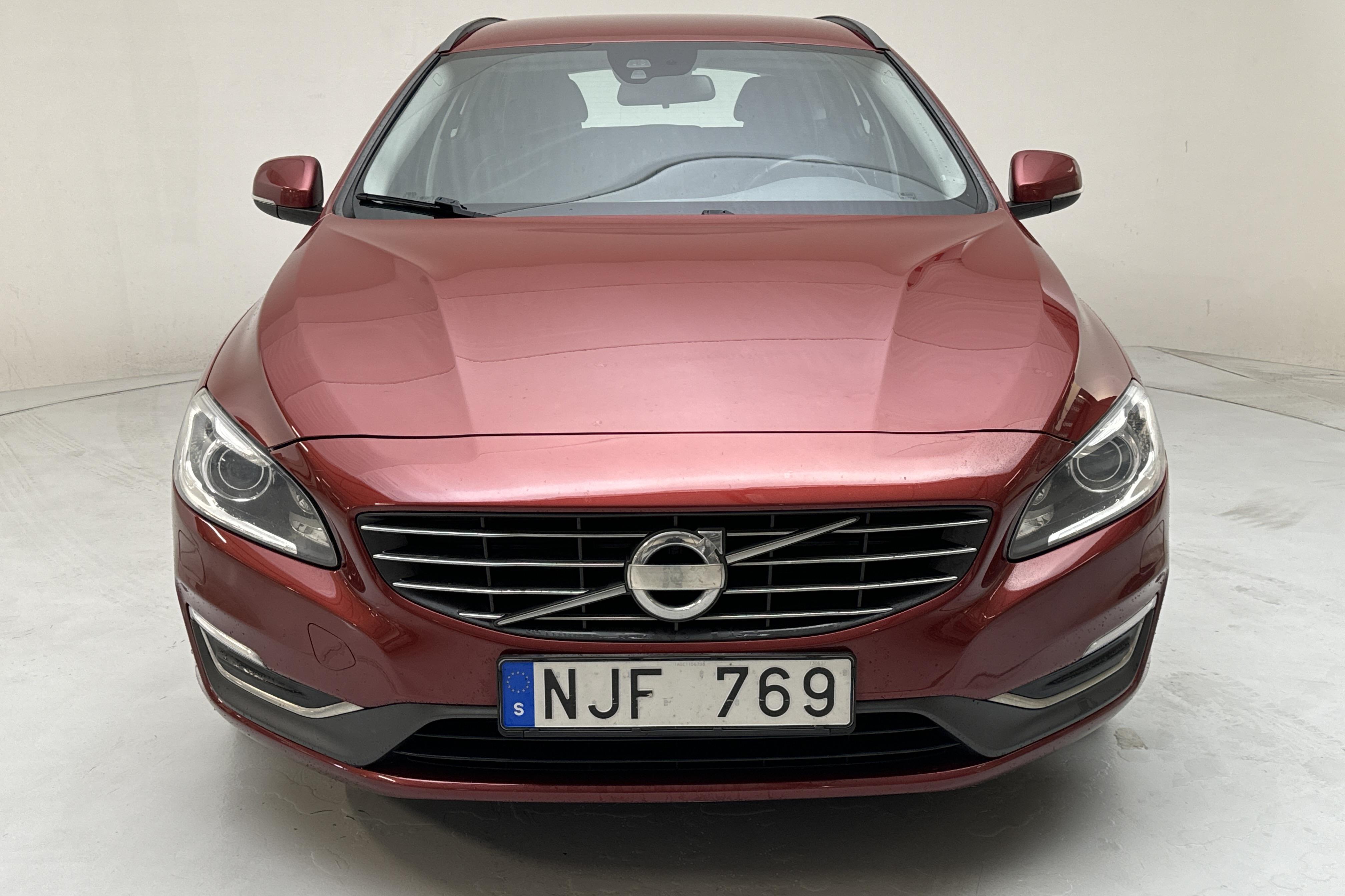 Volvo V60 D3 (136hk) - 18 385 mil - Automat - röd - 2014