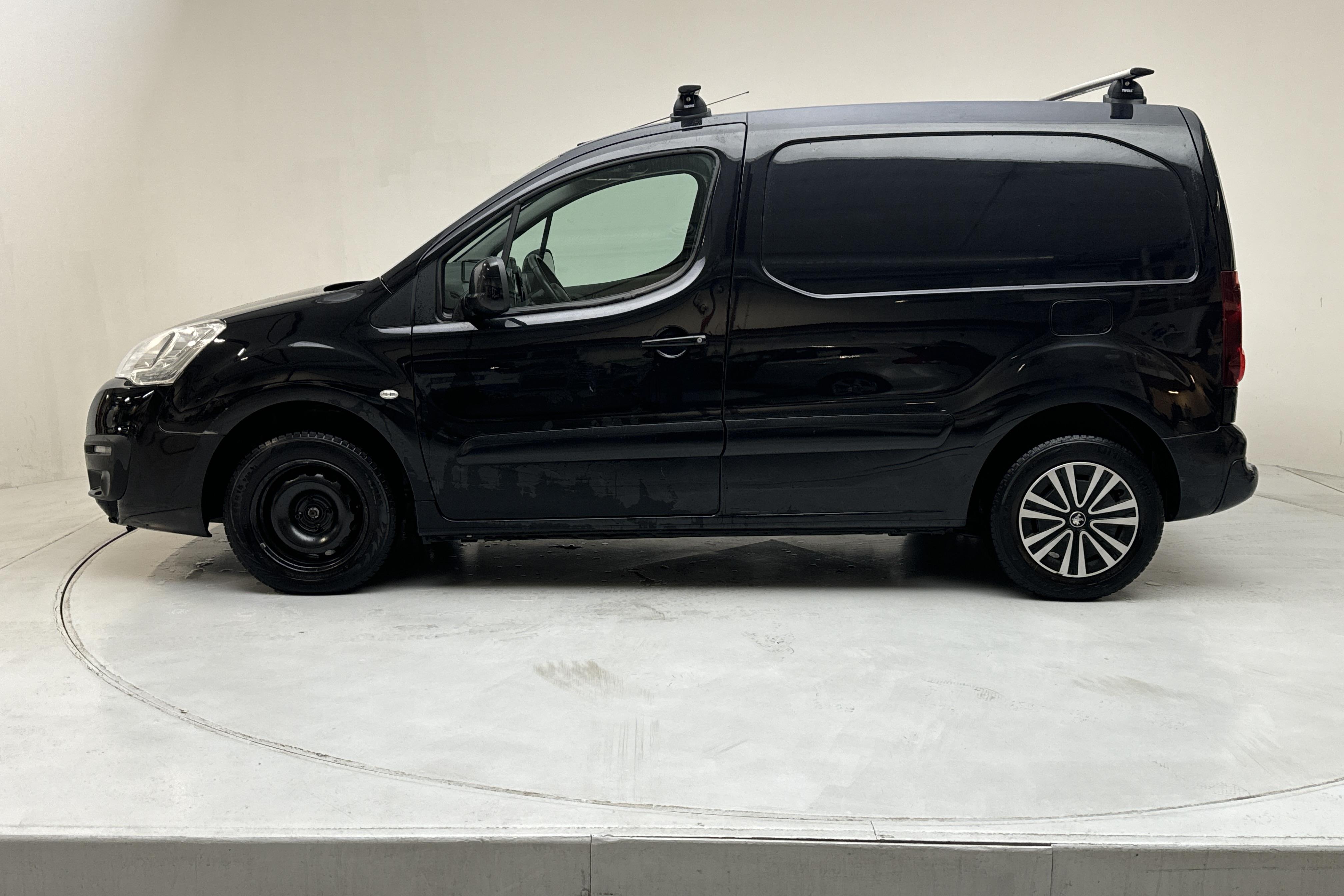 Peugeot Partner 1.6 BlueHDI Skåp (100hk) - 106 840 km - Käsitsi - must - 2016