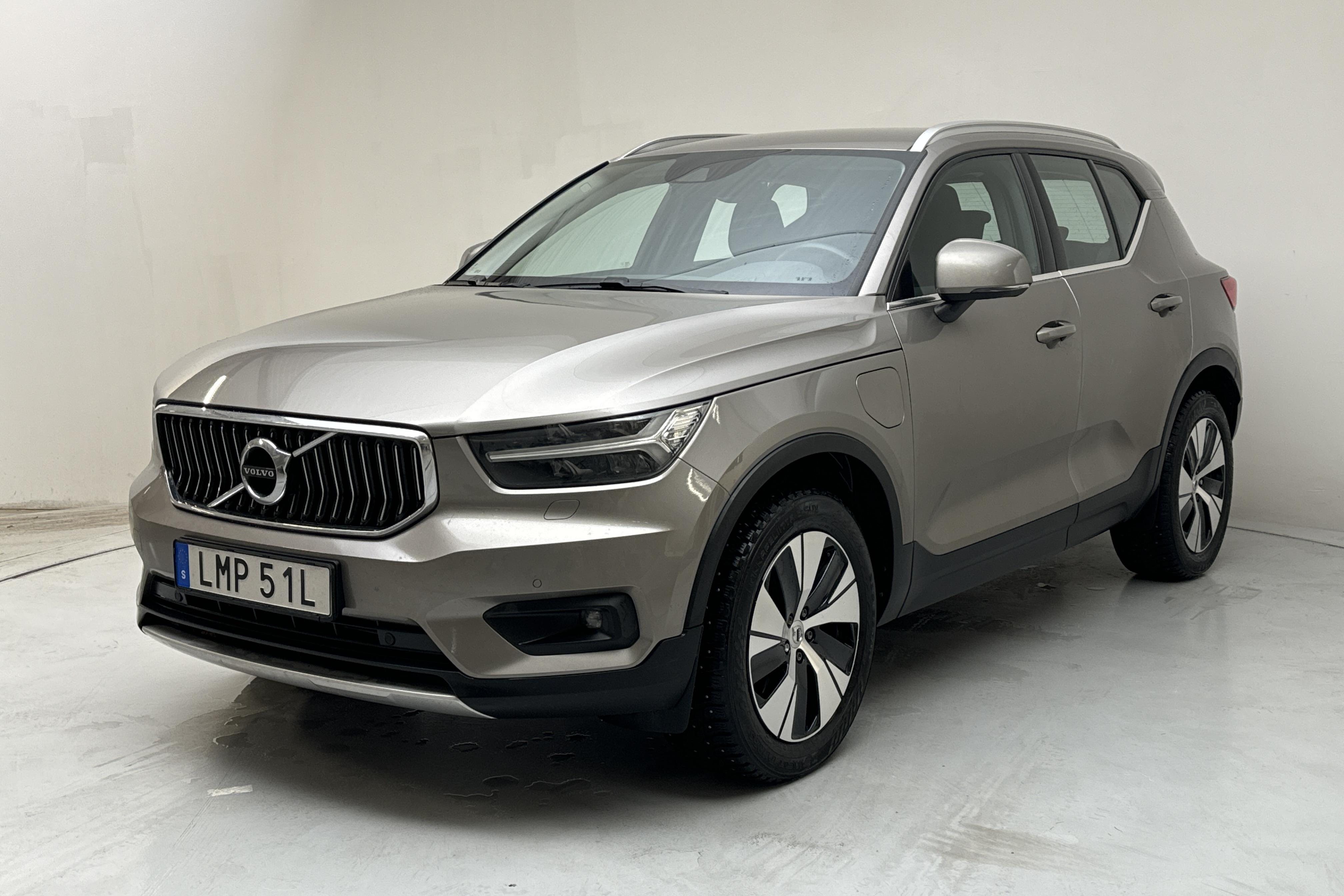 Volvo XC40 T4 2WD Twin Engine (211hk) - 12 789 mil - Automat - grå - 2021