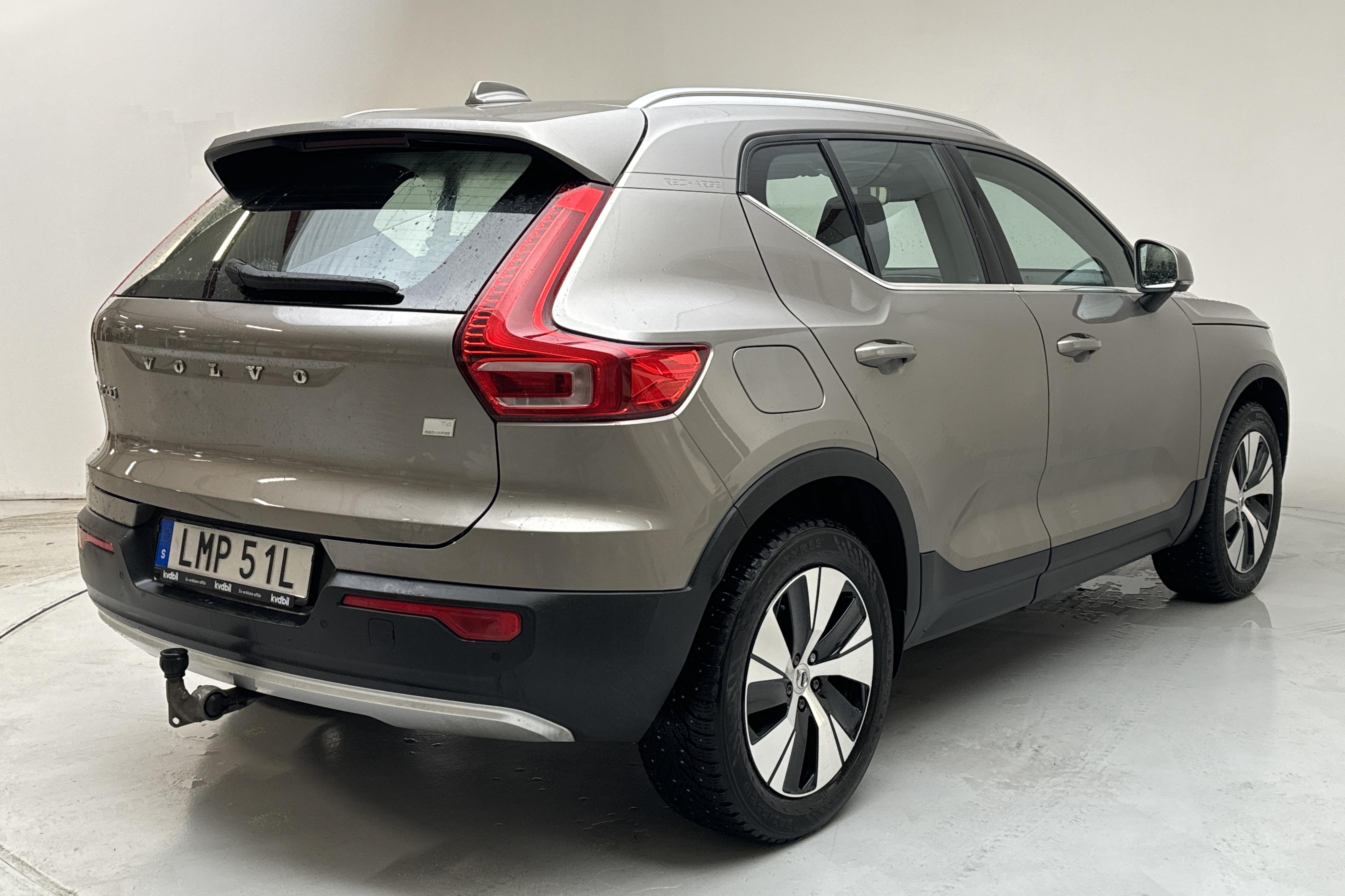 Volvo XC40 T4 2WD Twin Engine (211hk) - 12 789 mil - Automat - grå - 2021