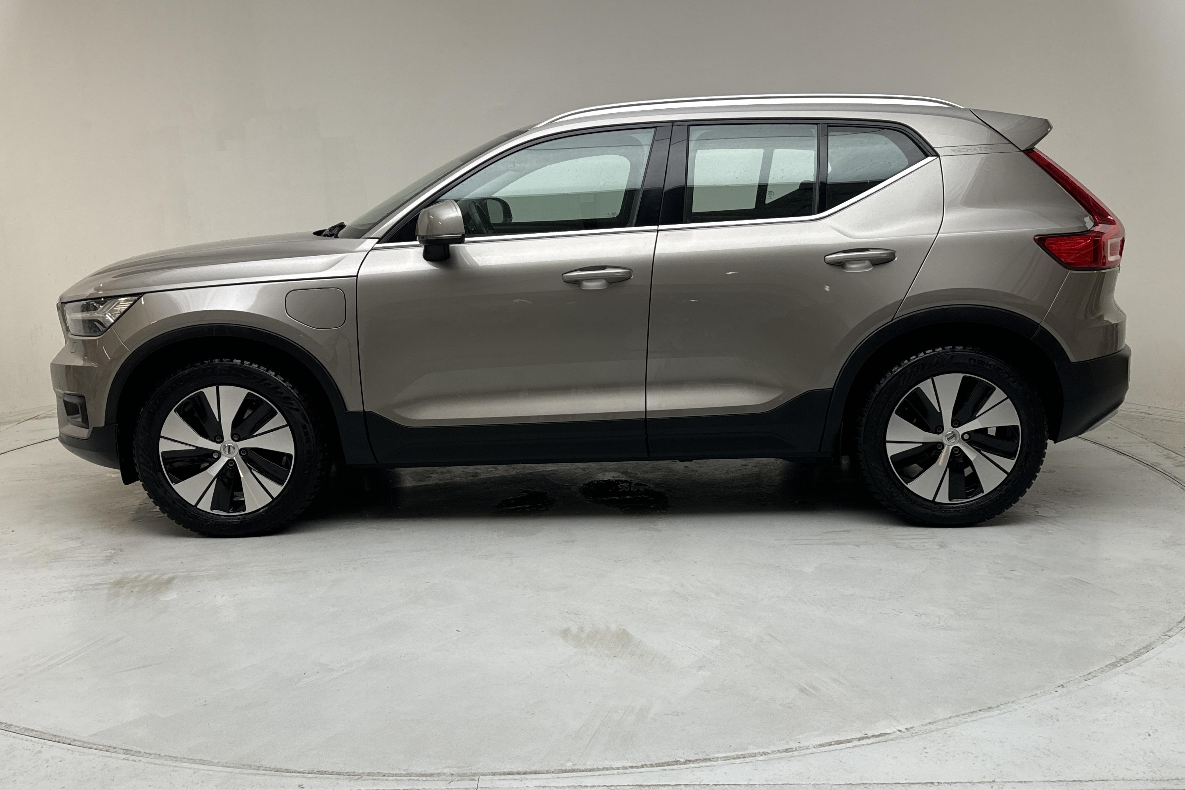 Volvo XC40 T4 2WD Twin Engine (211hk) - 12 789 mil - Automat - grå - 2021