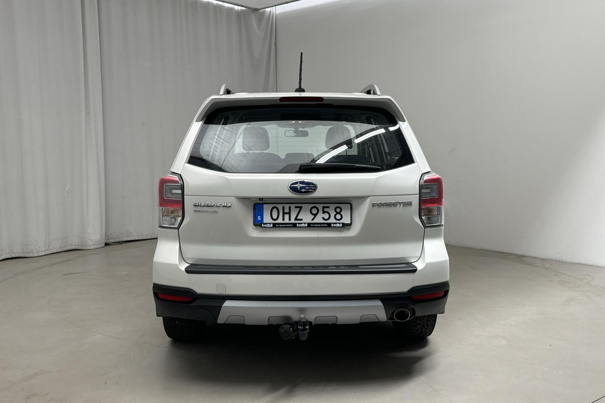 Subaru Forester 2.0 (150hk) - 8 820 mil - Automat - vit - 2016