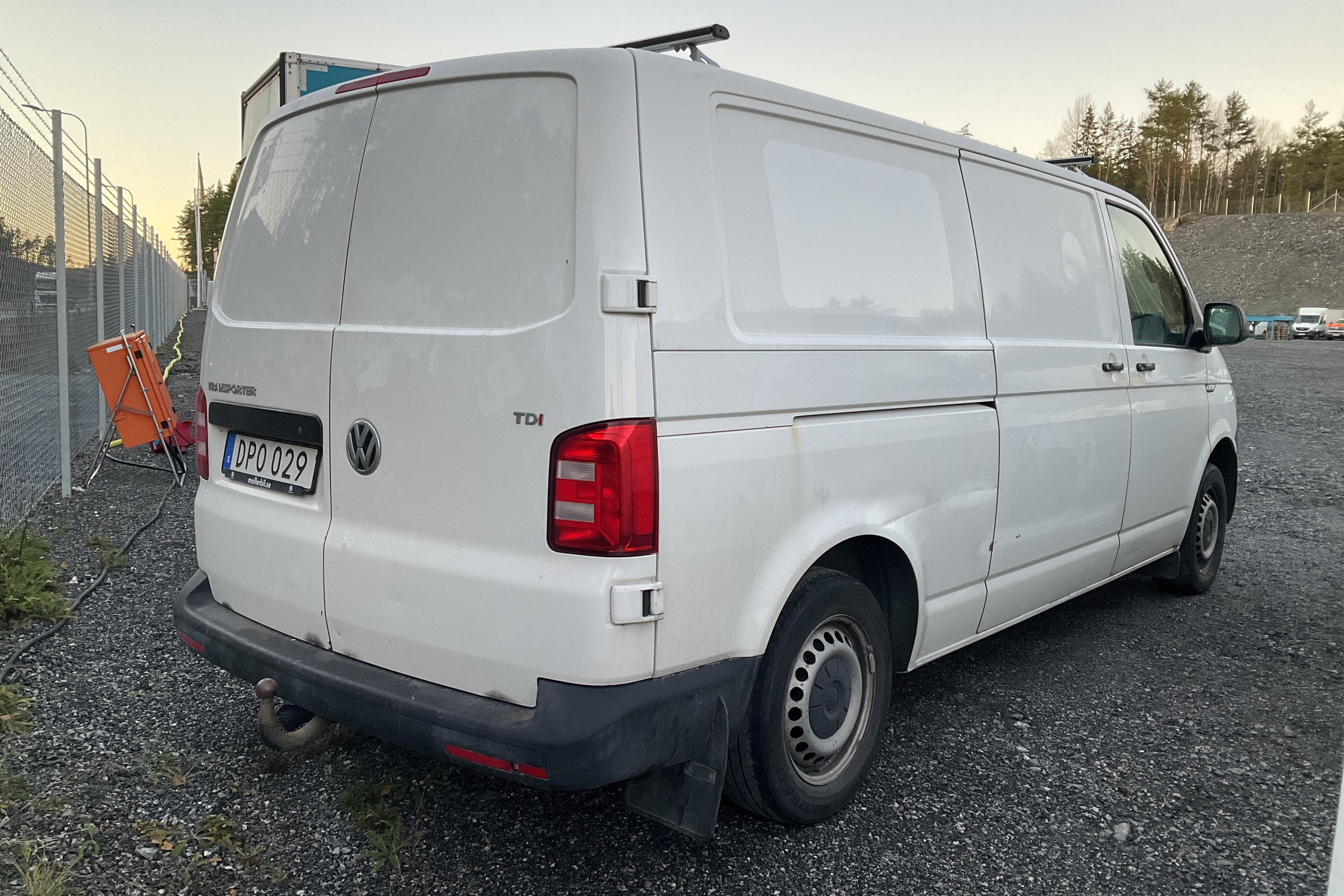 VW Transporter T6 2.0 TDI BMT Skåp (150hk) - 27 465 mil - Automat - vit - 2017