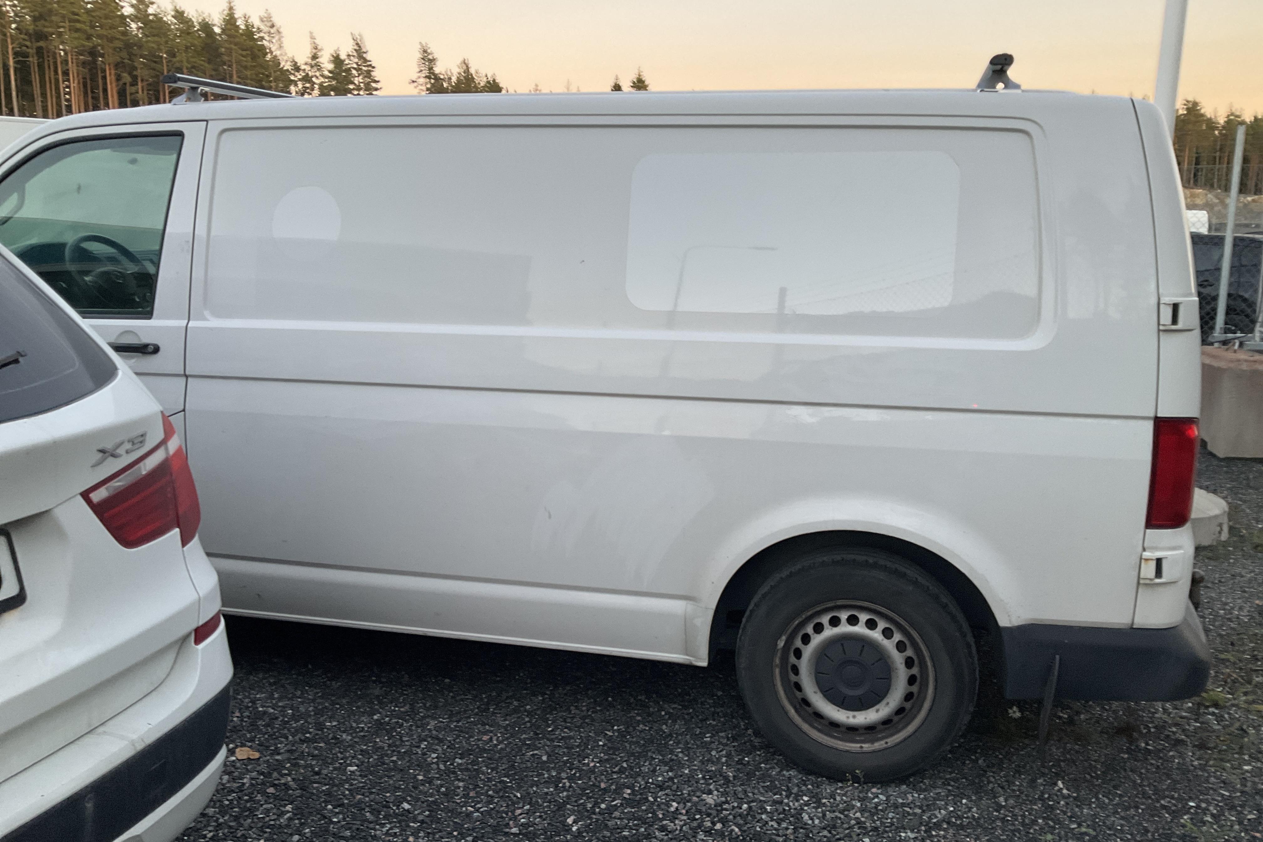 VW Transporter T6 2.0 TDI BMT Skåp (150hk) - 27 465 mil - Automat - vit - 2017