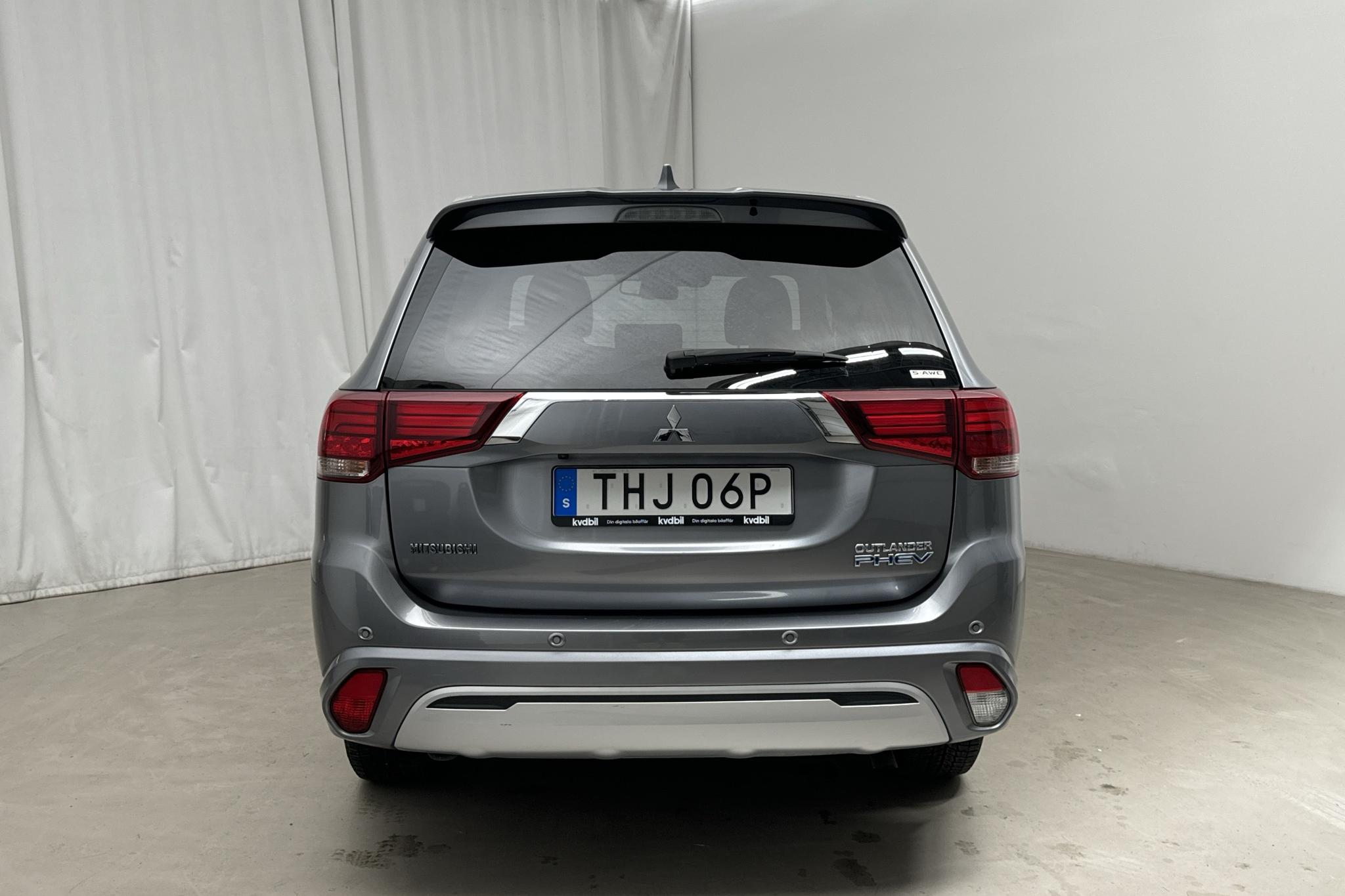 Mitsubishi Outlander 2.4 Plug-in Hybrid 4WD (136hk) - 37 430 km - Automatyczna - szary - 2019